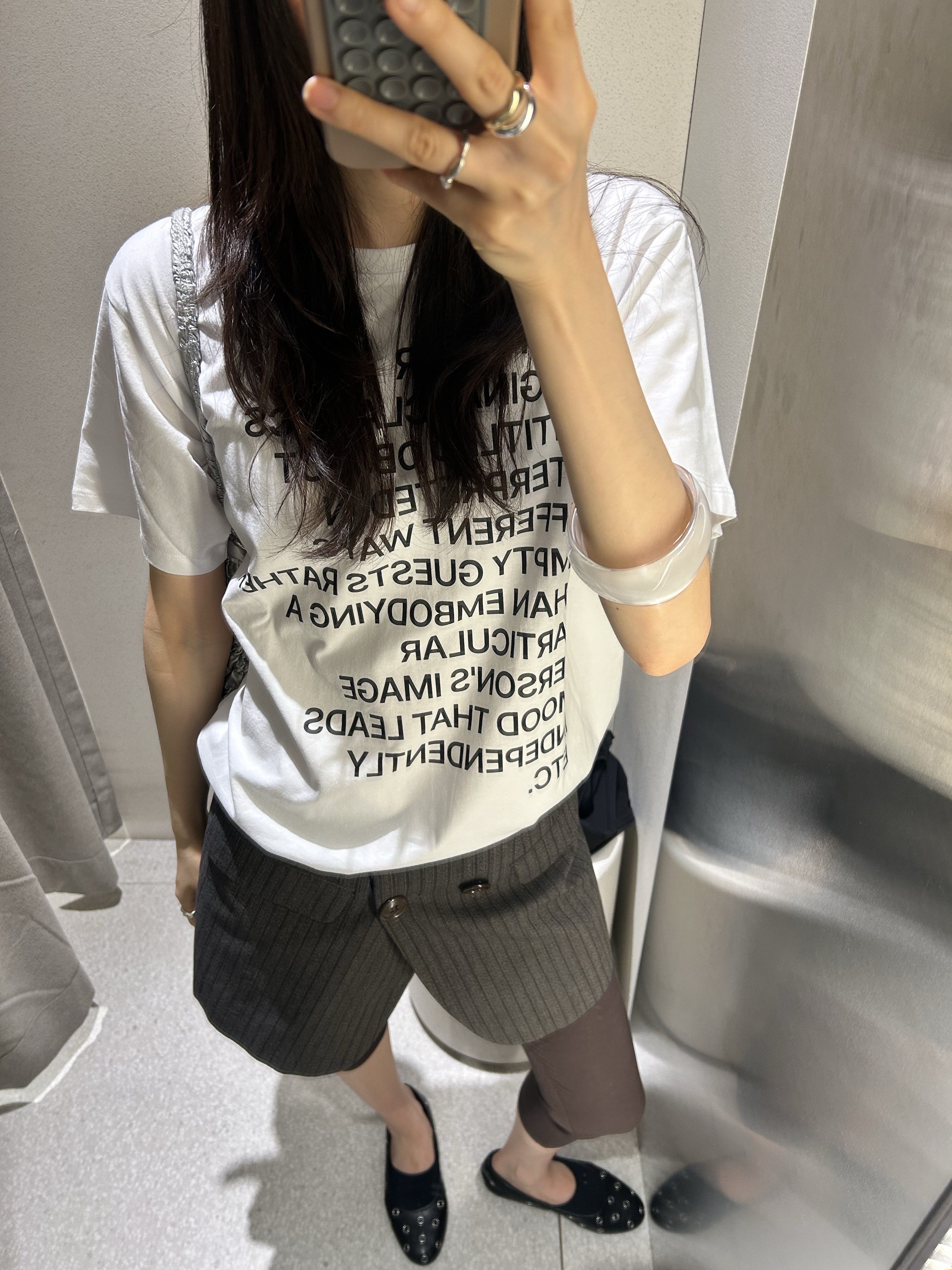 MILLO WOMEN Lettering Archive T-shirts White 착용 스타일 - 5