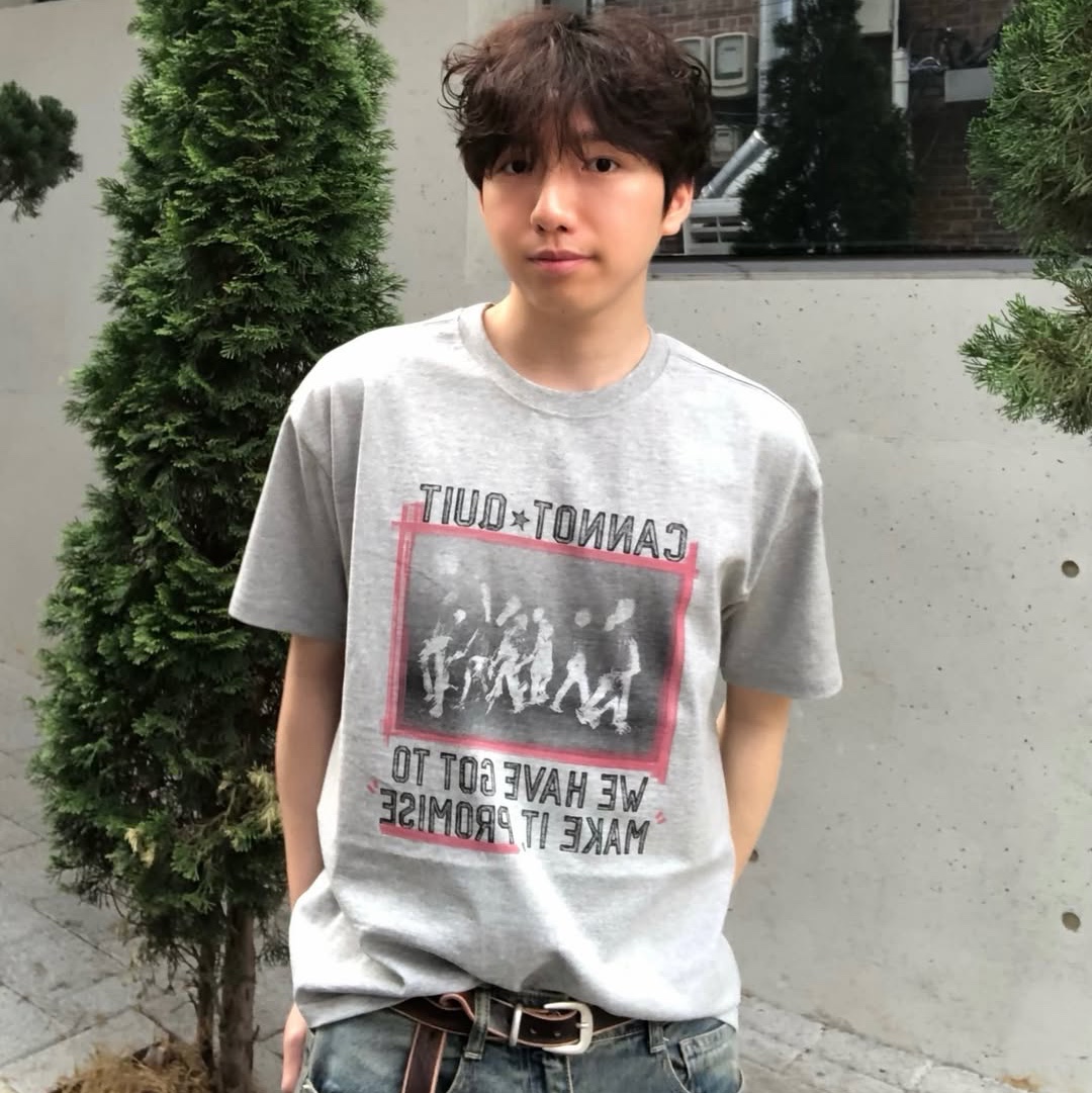 AMOU Marking Box Half T-Shirts Gray 착용 스타일 - 2
