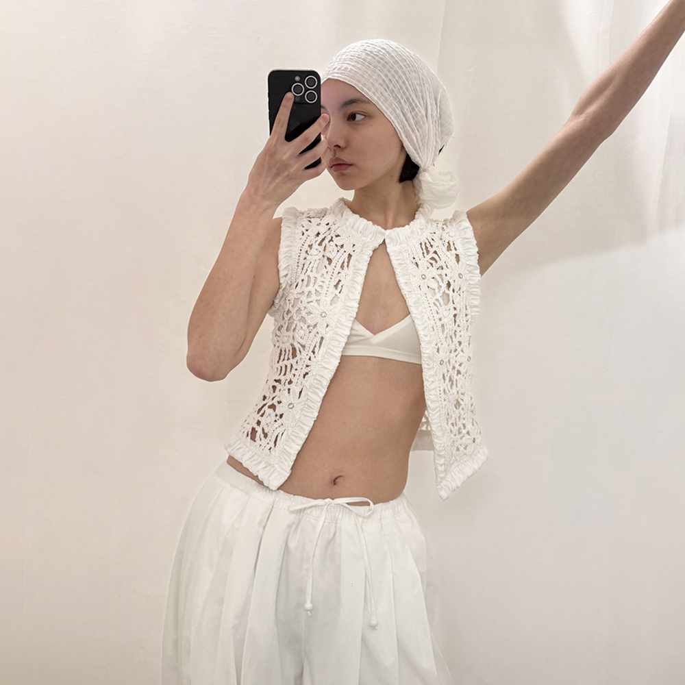 김미더영 셔링 트림 니트 베스트 화이트(GIMMETHEYOUNG Shirring-Trim Knit Vest White) - 2