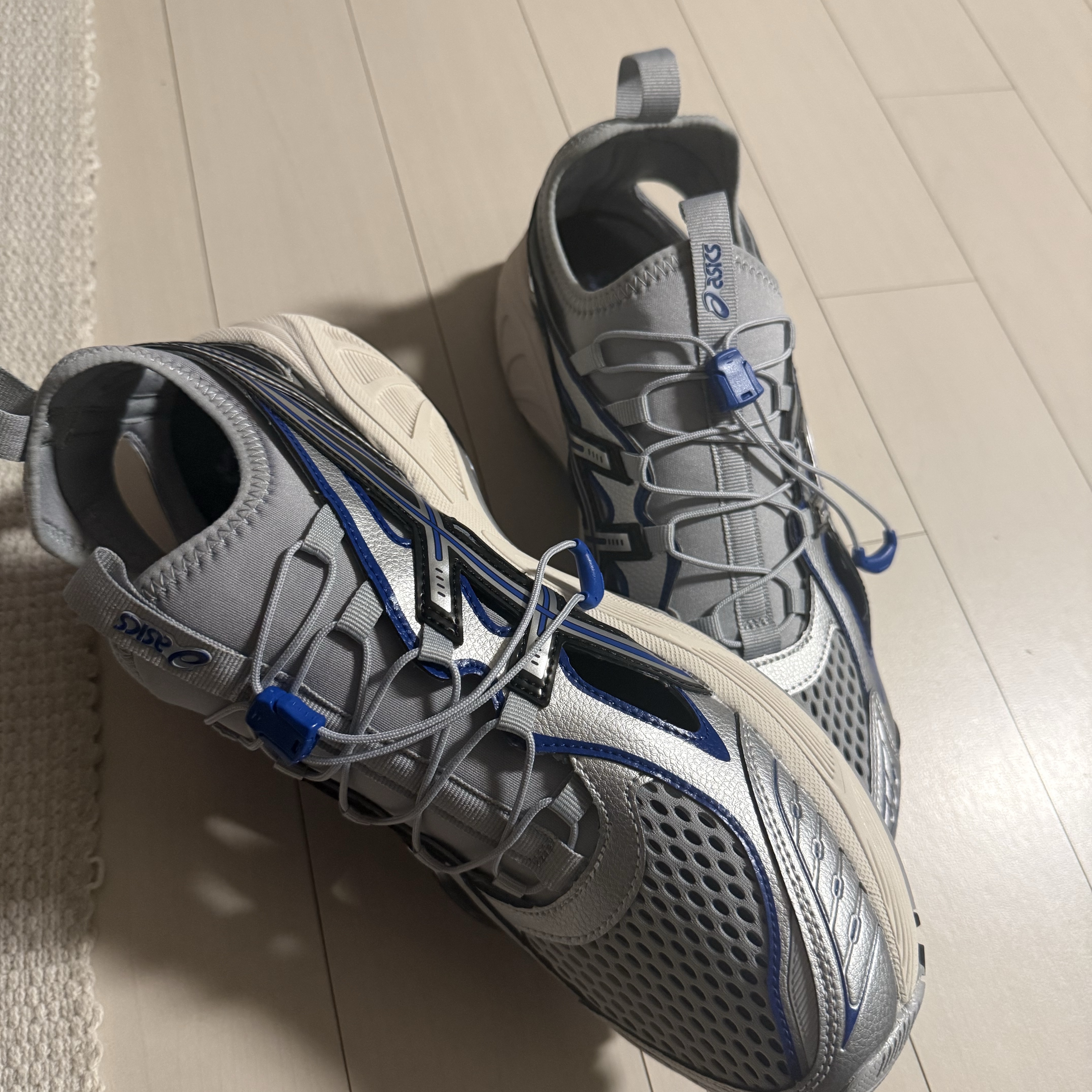 Asics GT-2160 Breeze Pure Silver Asics Blue 착용 스타일