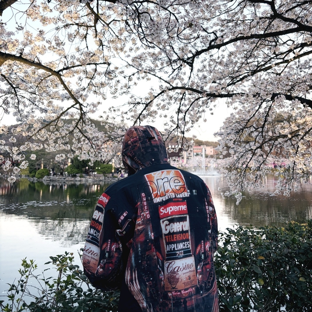 Supreme x The North Face Taped Seam Shell Jacket Times Square - 22FW 착용 스타일 - 2