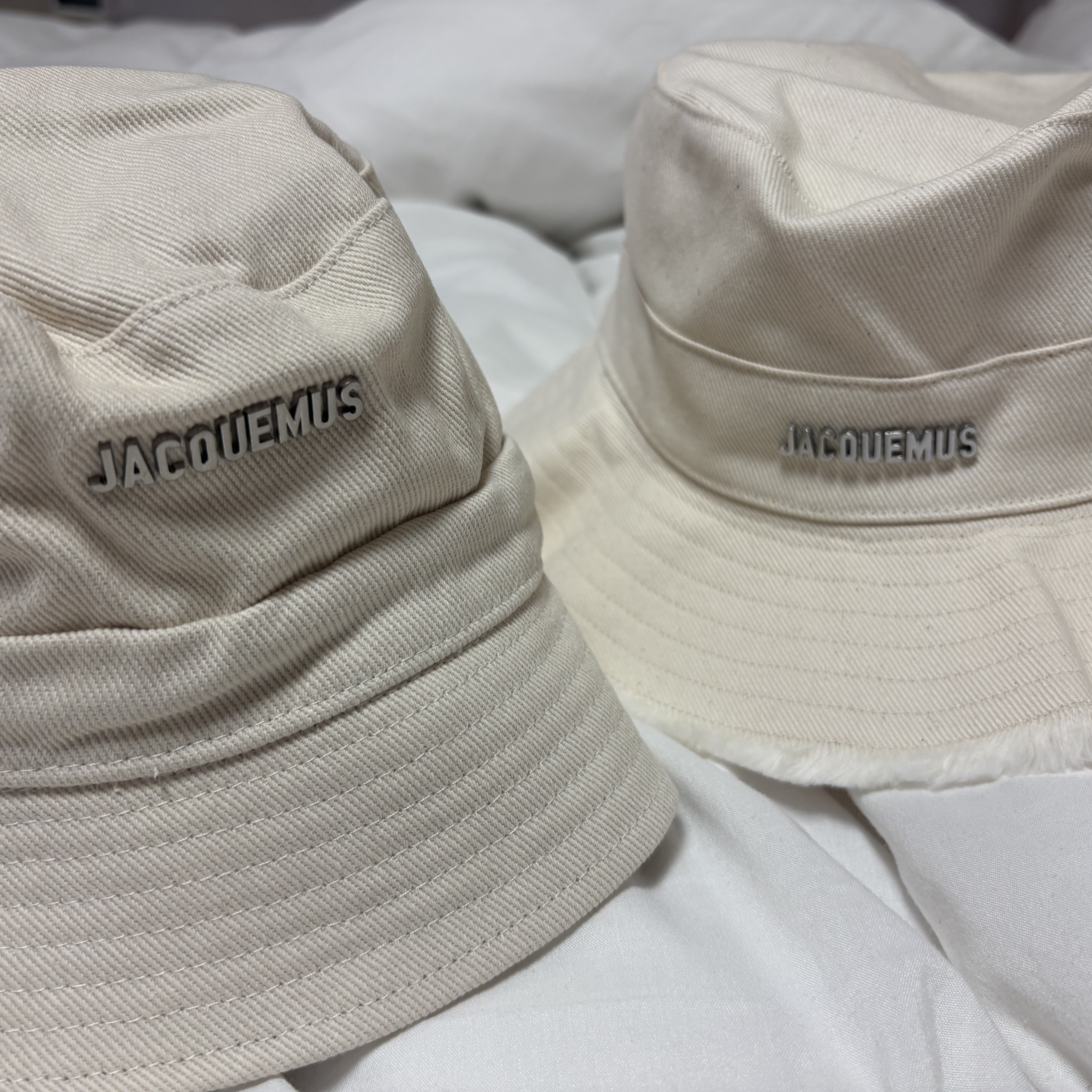 Jacquemus Le Bob Gadjo Bow Bucket Hat Off White 착용 스타일
