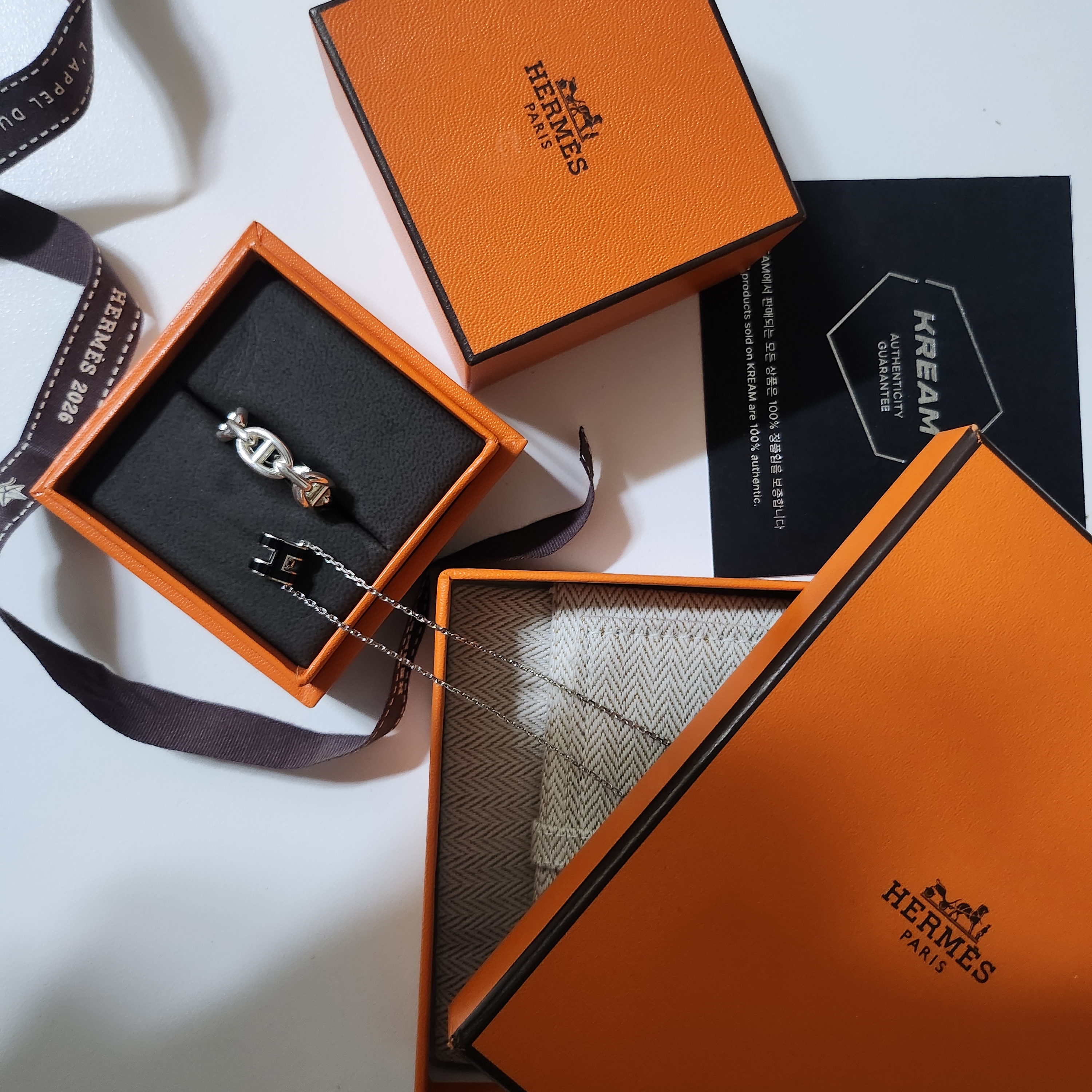 (W) Hermes Small Chaine D'Ancre Enchainee Ring Sterling Silver, (W) Hermes Mini Pop H Pendant Palladium & Noir 착용 스타일 - 1