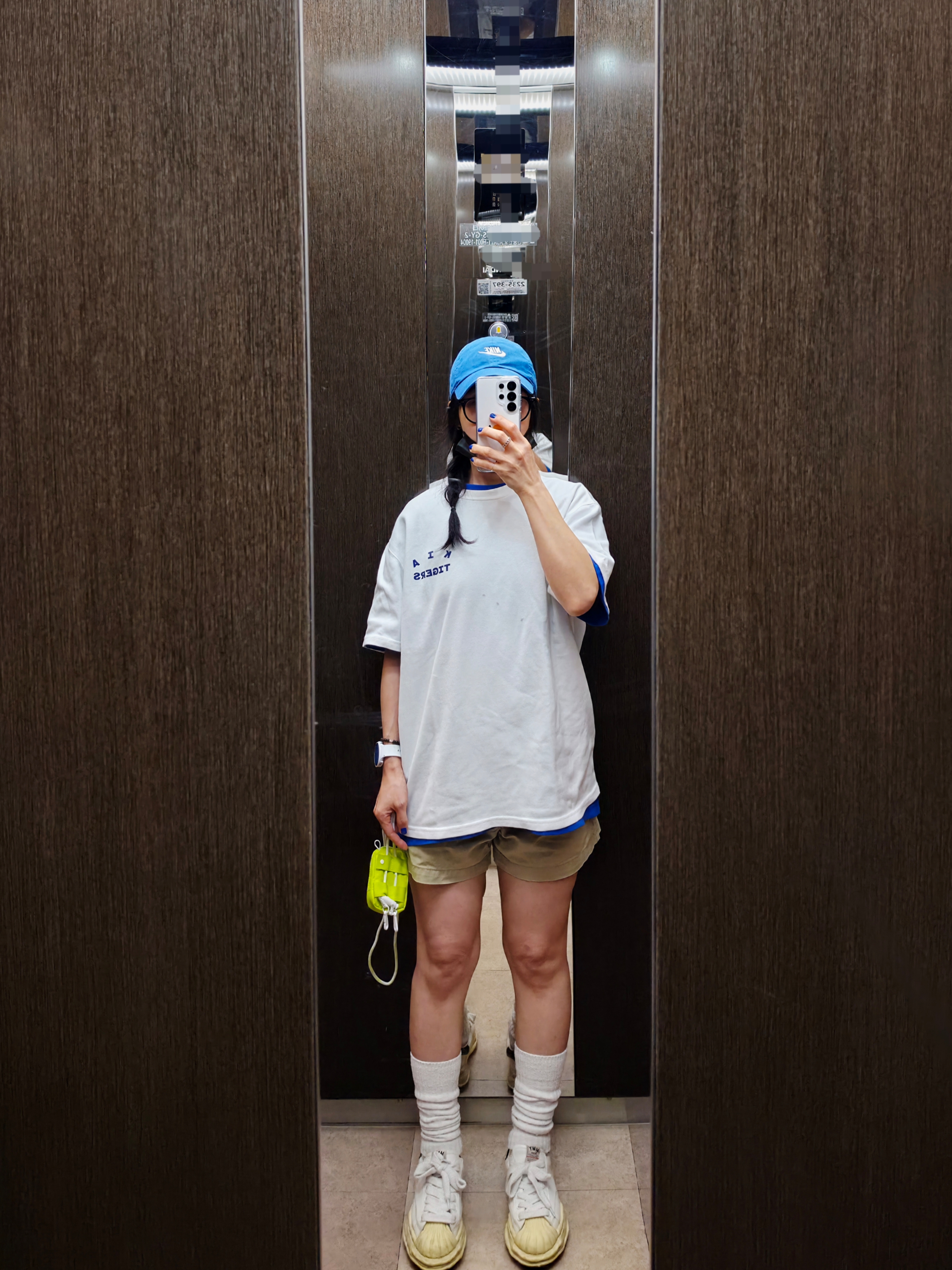 Kia Tigers x IAB Studio Brand Day T-Shirt White, Nike Heritage 86 Futura Washed Cap Dark Marina Blue 착용 스타일