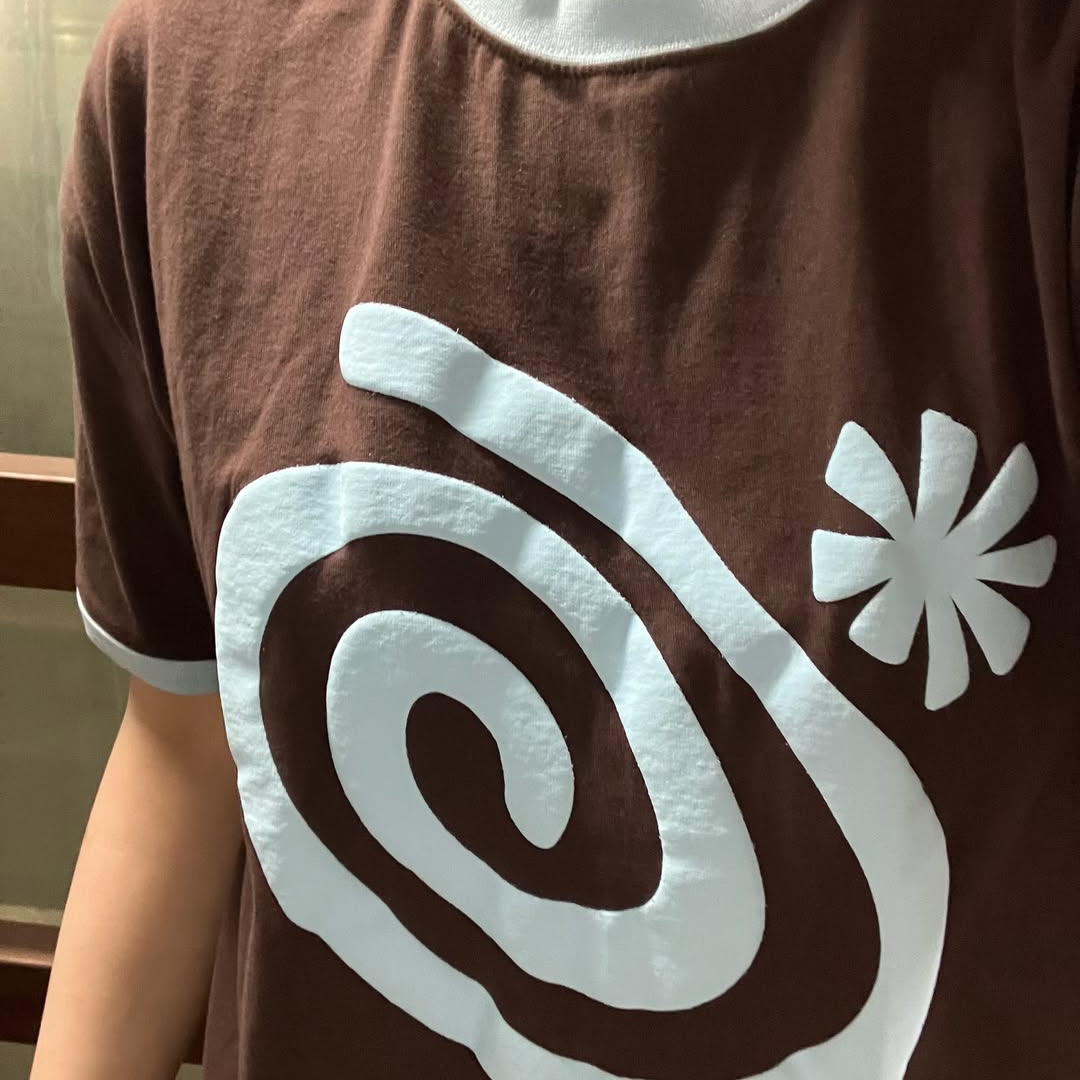 AMOU Molly Ringer T-Shirts Brown 착용 스타일 - 7