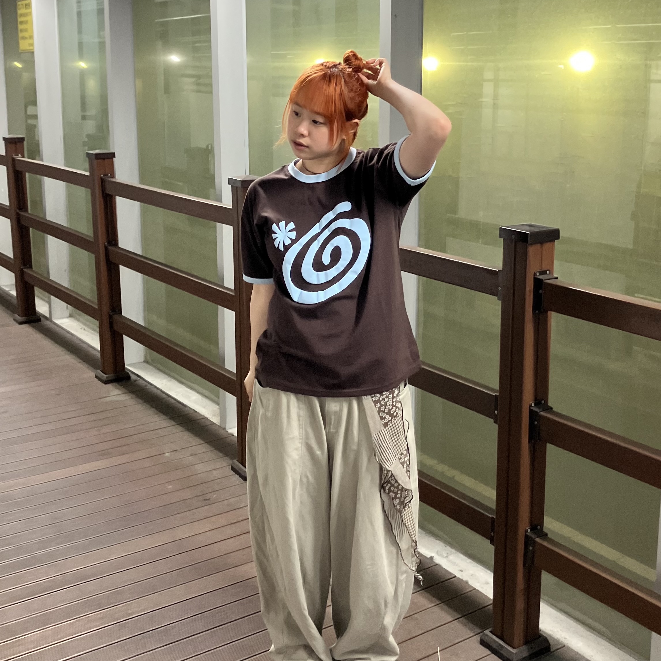 AMOU Molly Ringer T-Shirts Brown 착용 스타일 - 10