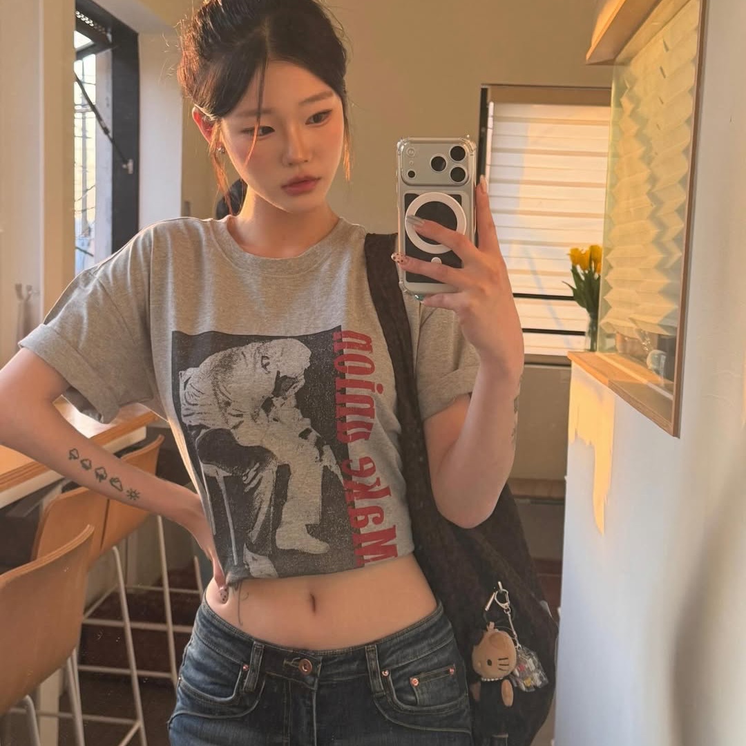 AMOU Trouble Half T-Shirts Gray 착용 스타일 - 2