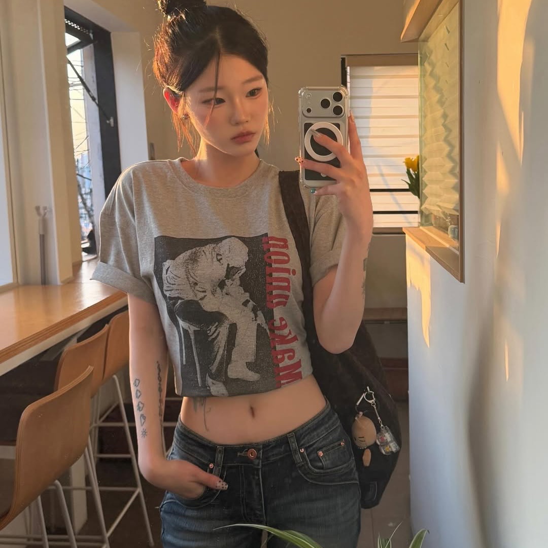 AMOU Trouble Half T-Shirts Gray 착용 스타일 - 3