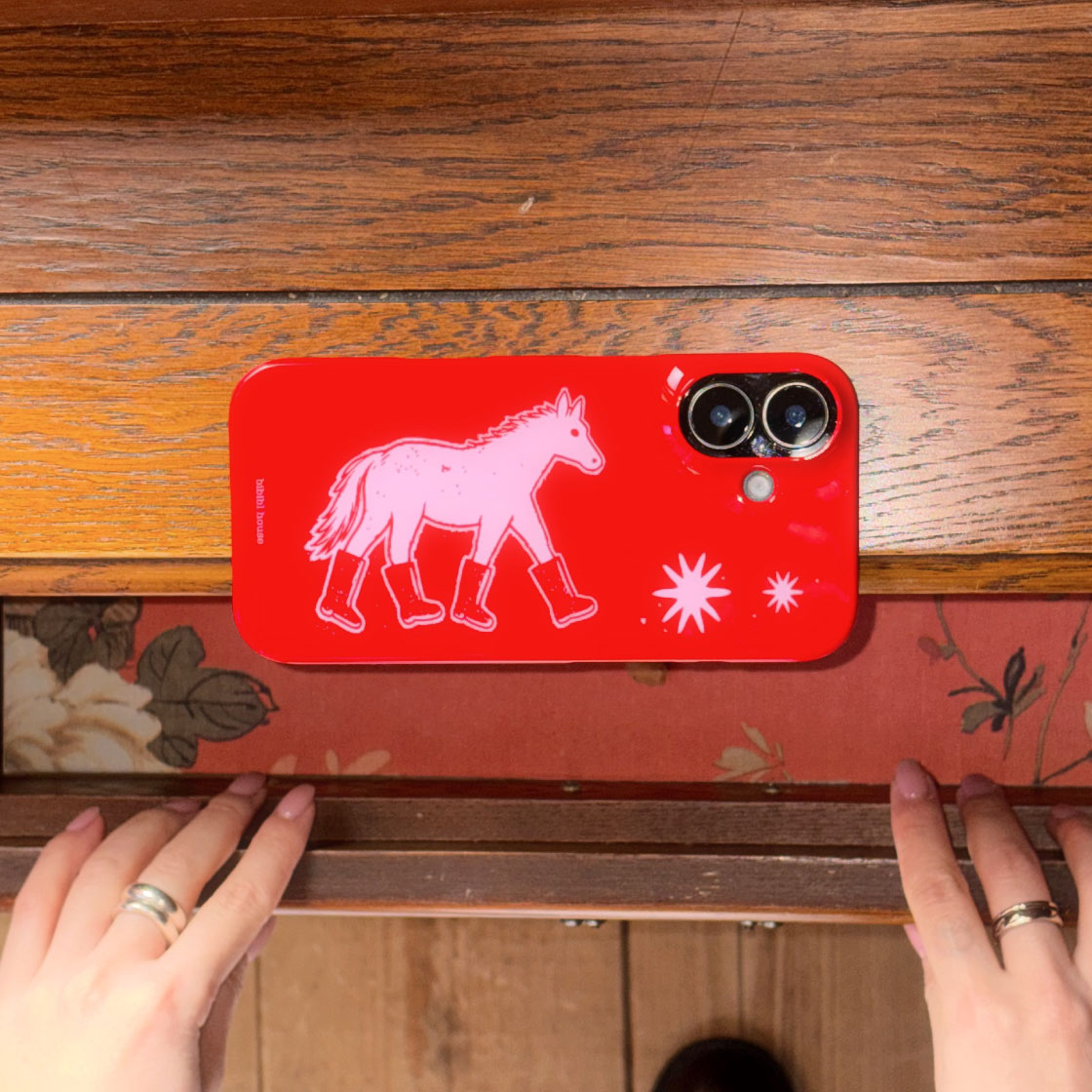 비비블 하우스 유광 빨간말 폰케이스(BIBIBL HOUSE Red Horse Phone Case) - 3