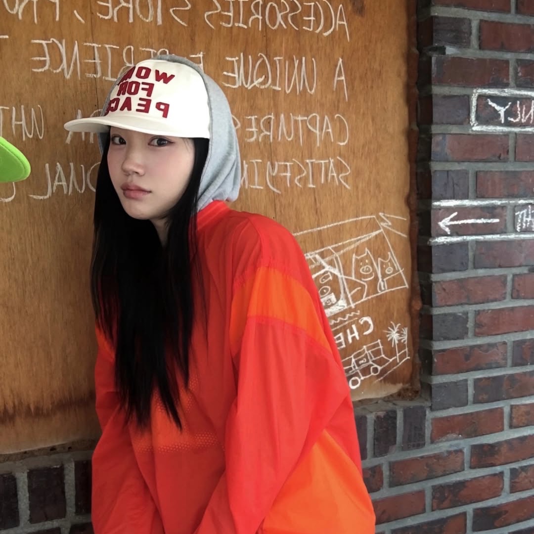 AMOU Work For Peace 5pannel Cap Ivory 착용 스타일 - 1