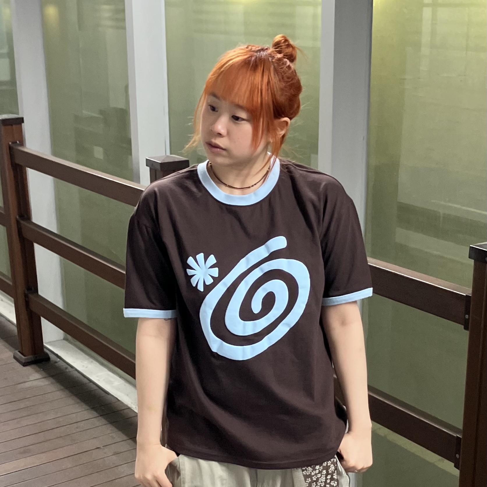 AMOU Molly Ringer T-Shirts Brown 착용 스타일 - 9