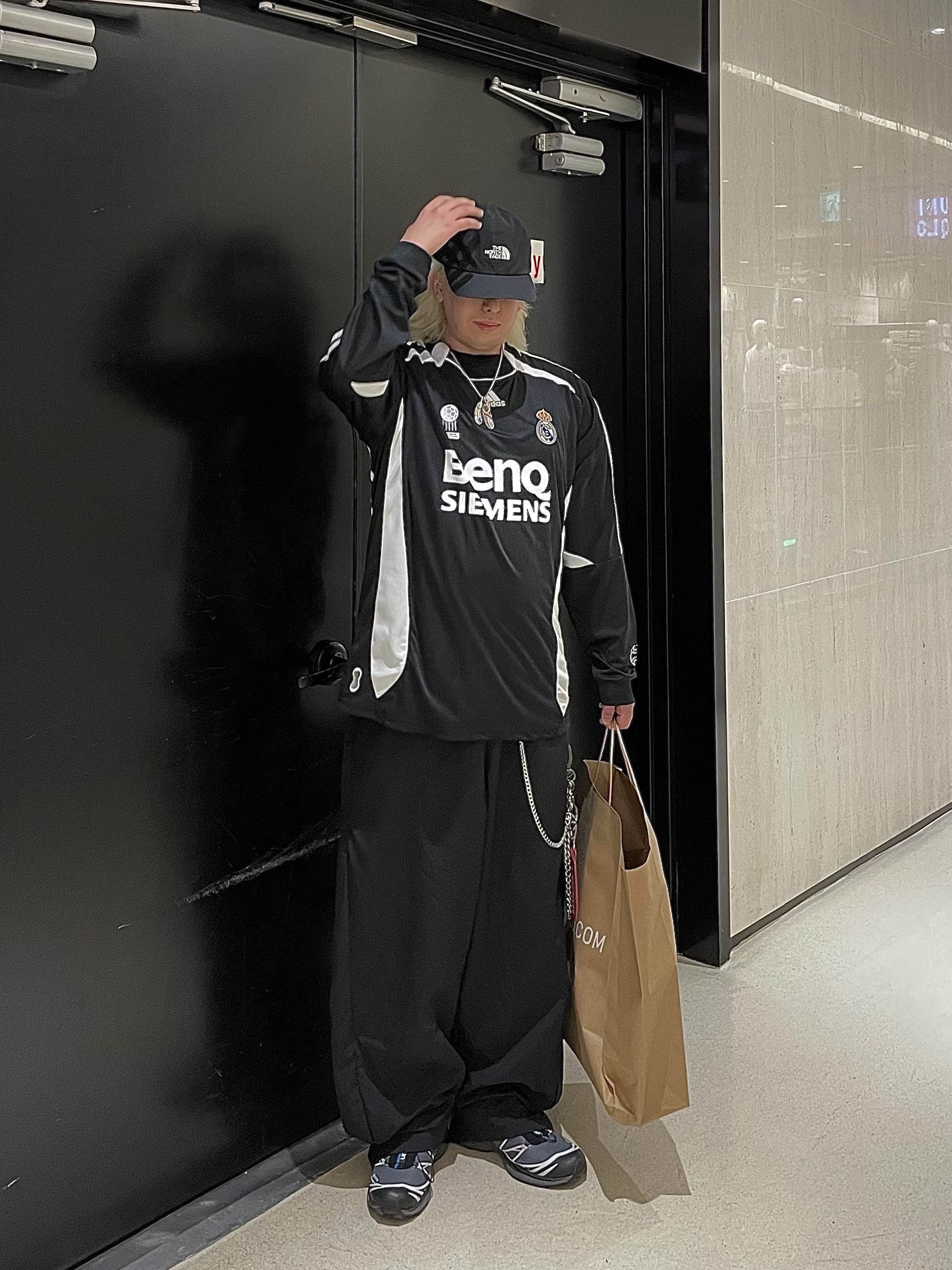 The North Face GTX Light Ball Cap Black - 26SS, Salomon XT-6 Gore-Tex Black Ebony 착용 스타일 - 4