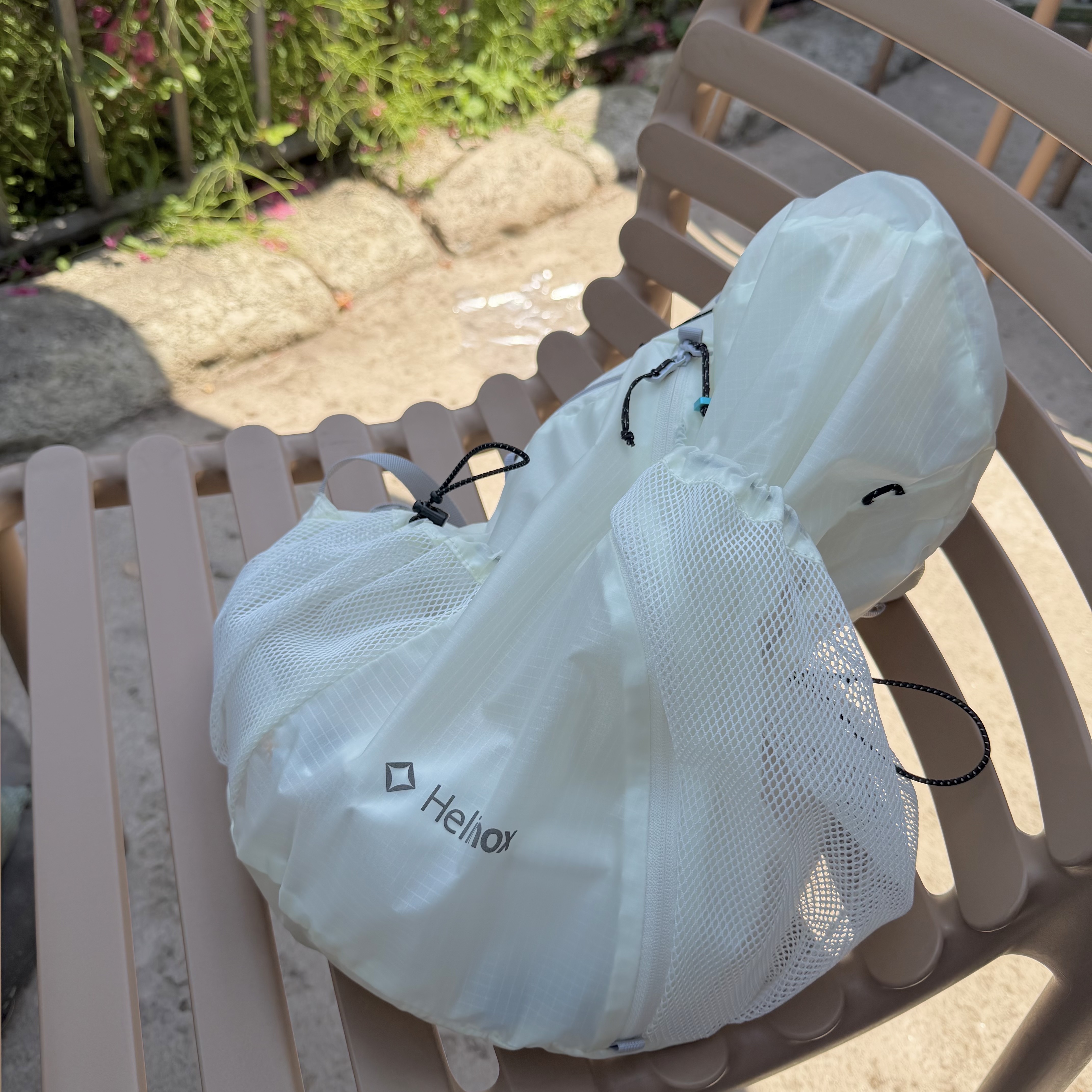 Helinox Wear Eclipse Lightpack 15 White 착용 스타일