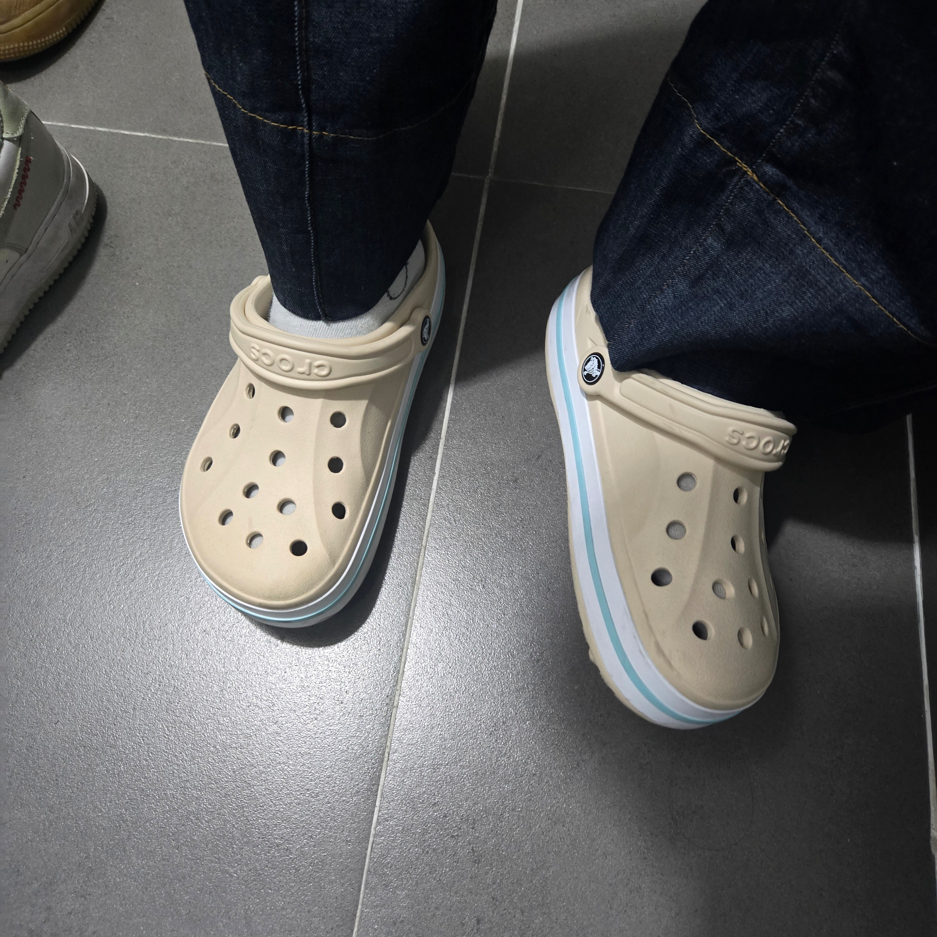 Crocs Bayaband Clog Winter White Multi 착용 스타일