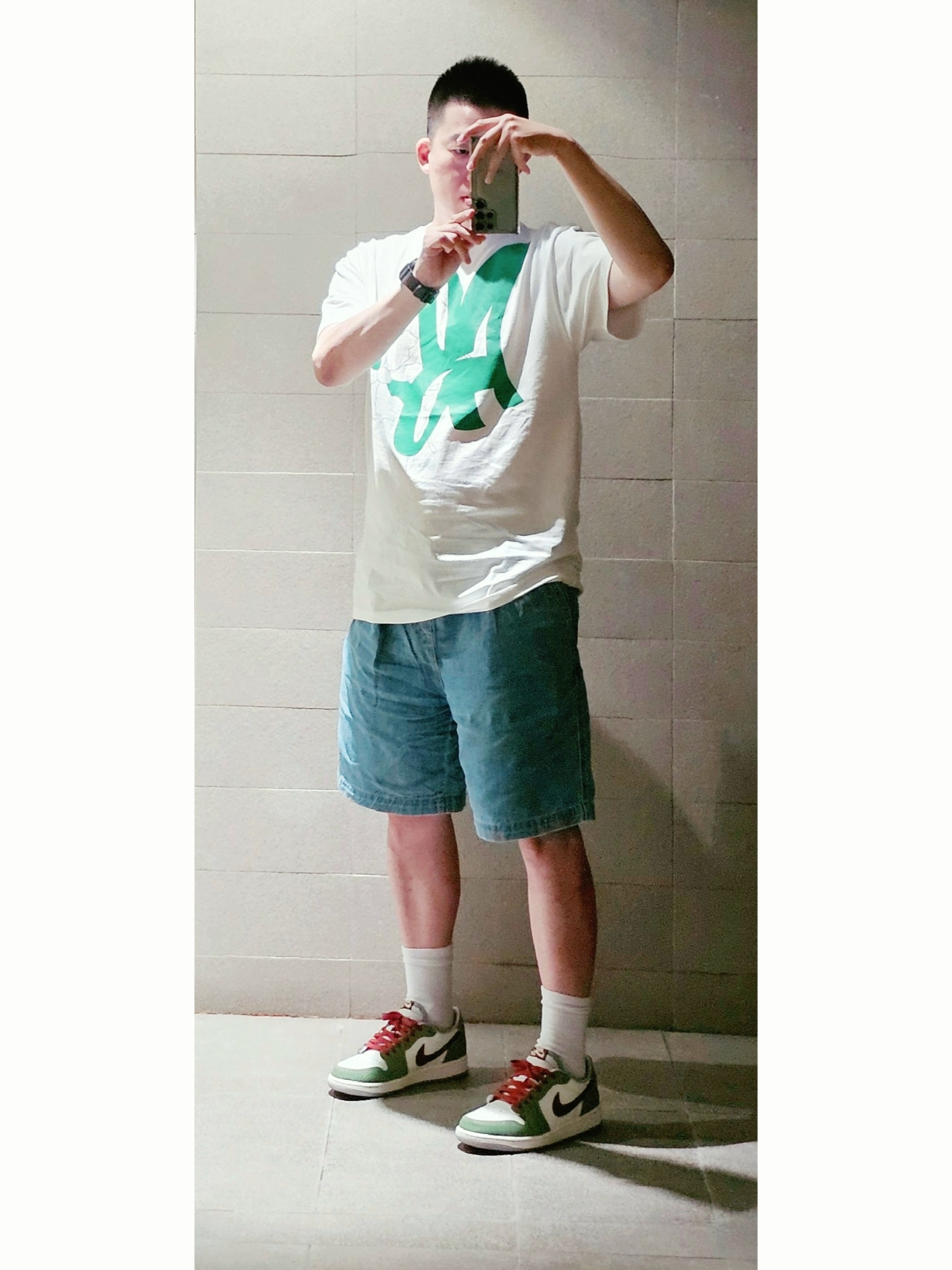 Andersson Bell AB Logo T-Shirt White Green 착용 스타일