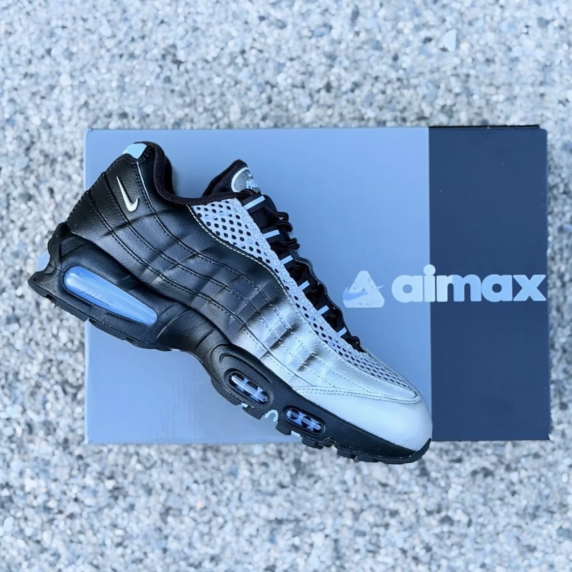 Nike x Palace Air Max 95 Metallic Silver Aluminum 착용 스타일 - 2