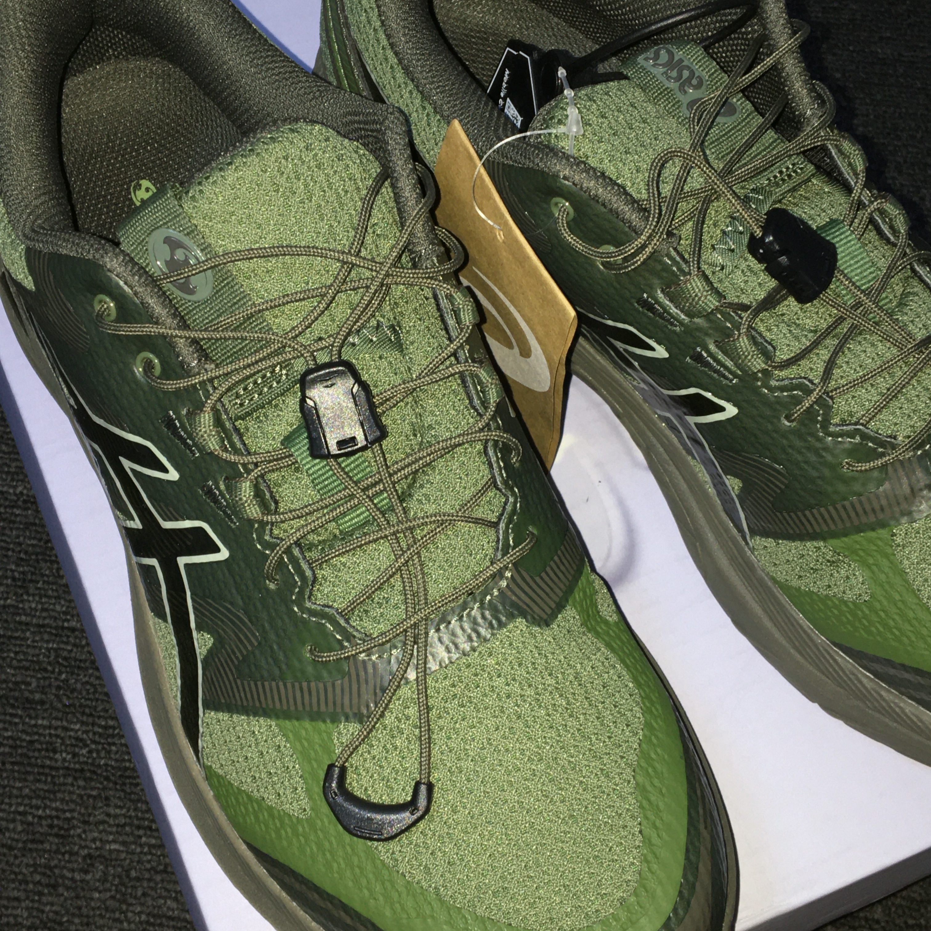 Asics x Sansan Gear Gel-Terrain Bronze Green Tarmac 착용 스타일 - 2
