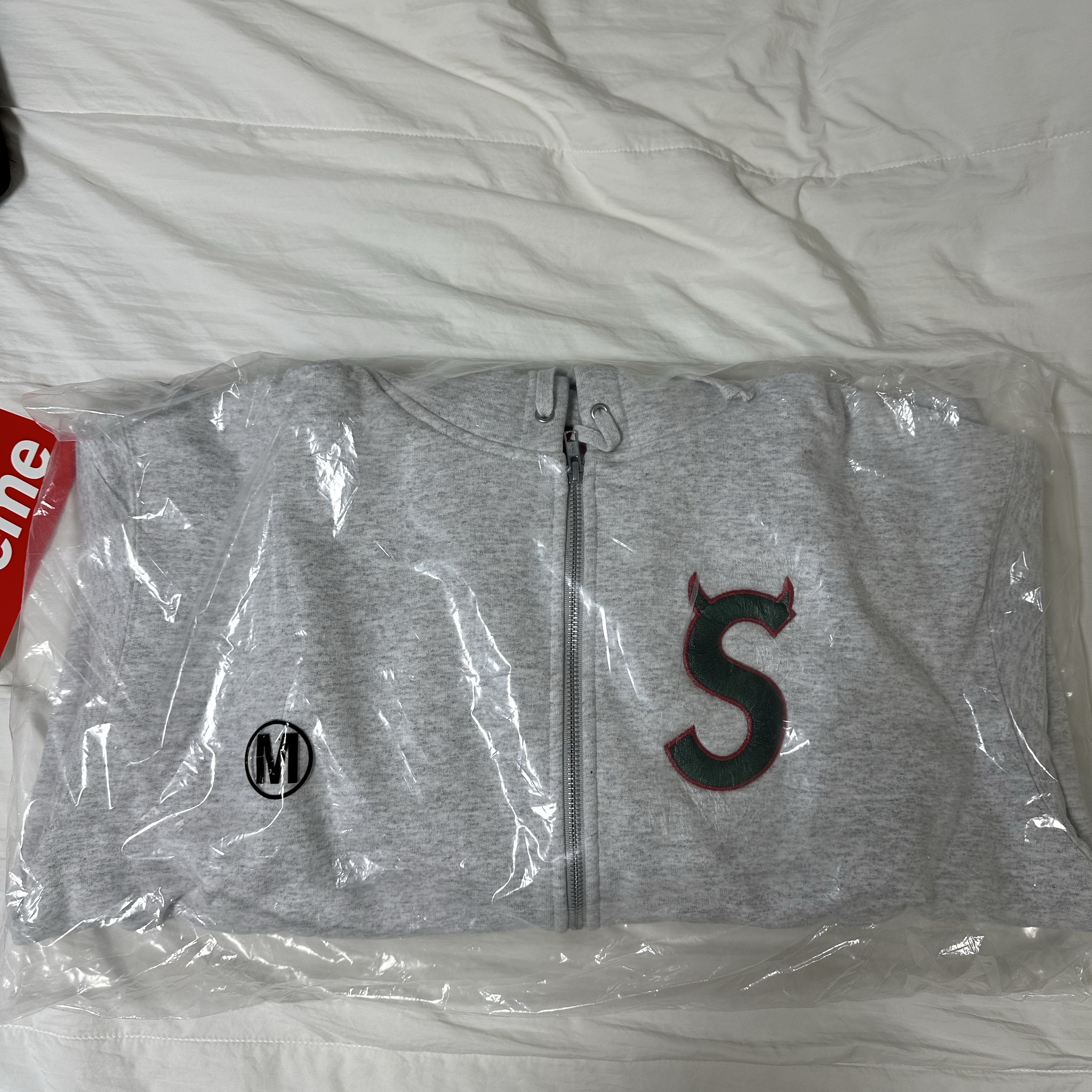Supreme Devil S Logo Zip Up Hooded Sweatshirt Ash Grey - 26SS 착용 스타일 - 1