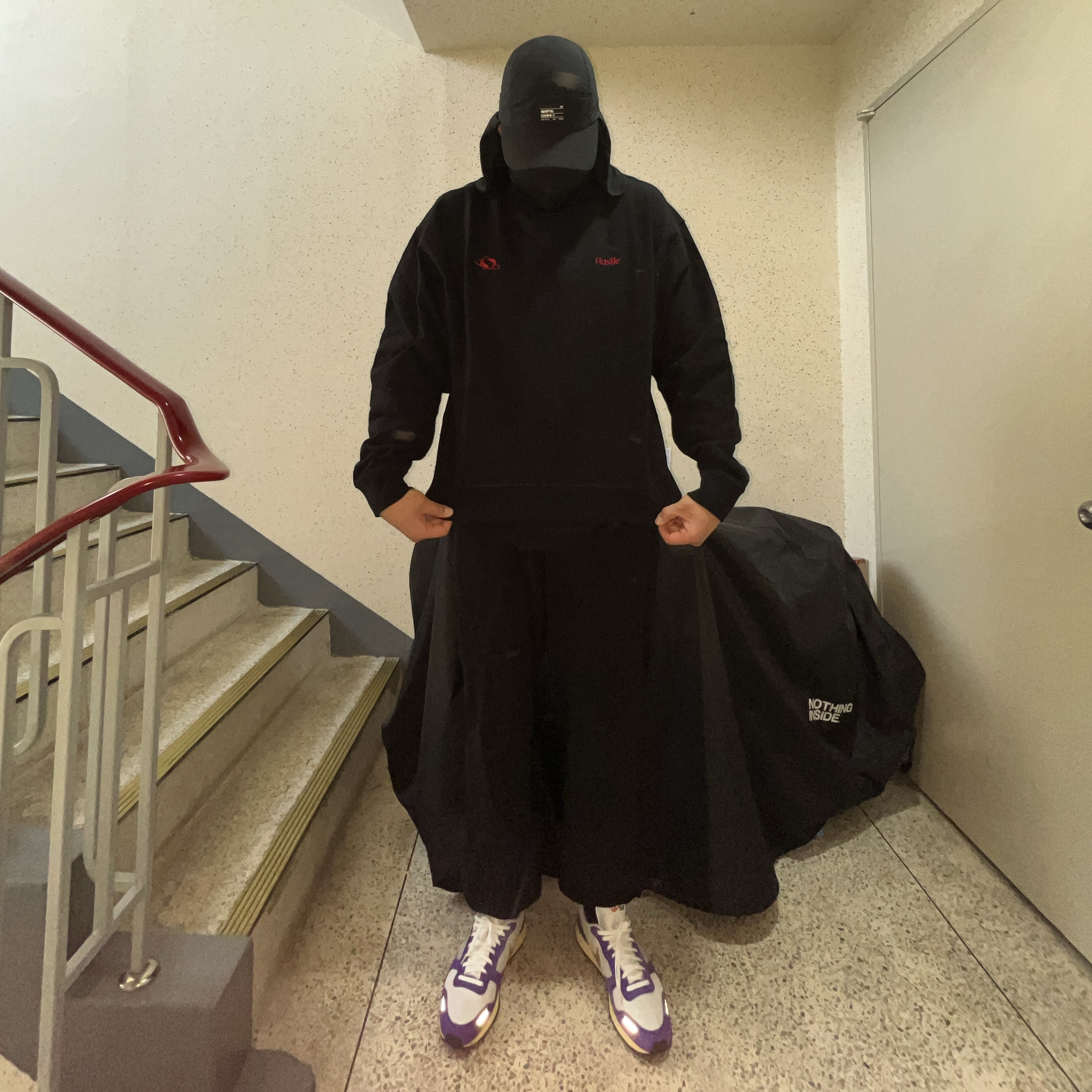 True Religion Hustle Classic Sweatshirt Black 착용 스타일