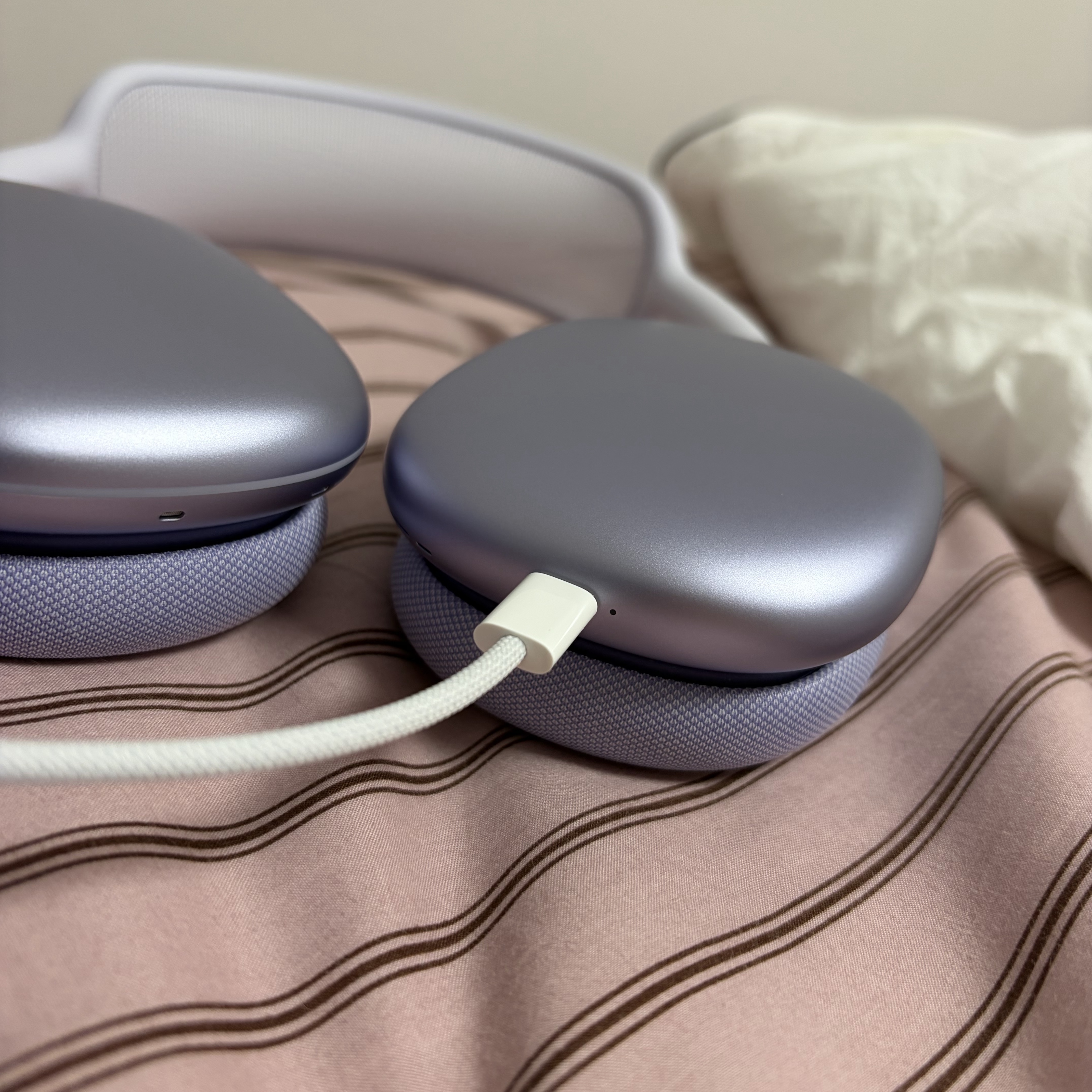Apple AirPods Max USB C Purple (Korean Ver.) 착용 스타일 - 4