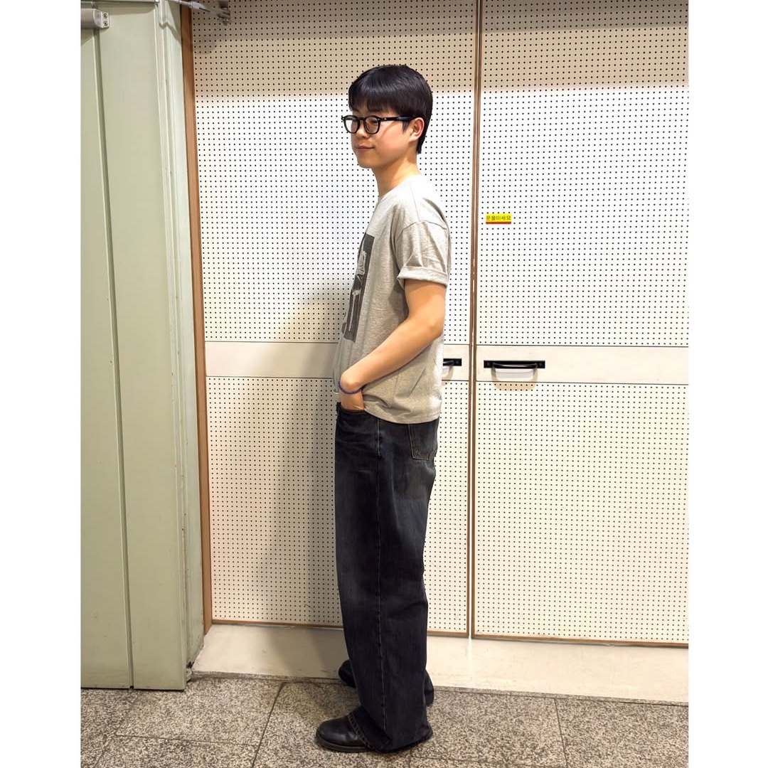 AMOU Trouble Half T-Shirts Gray 착용 스타일 - 5