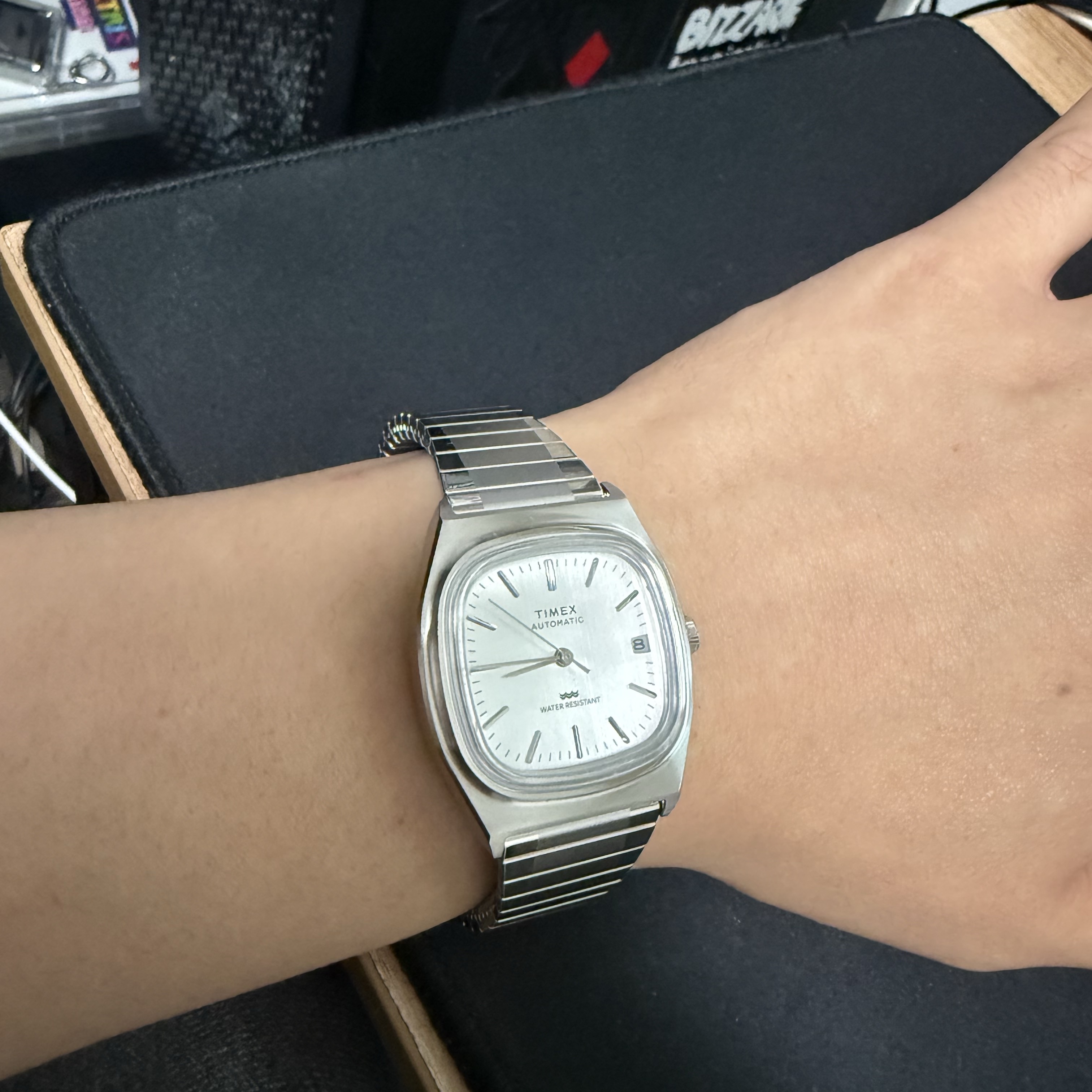 Timex Automatic 1983E 34mm Stainless Steel Silver Tone 착용 스타일 - 1