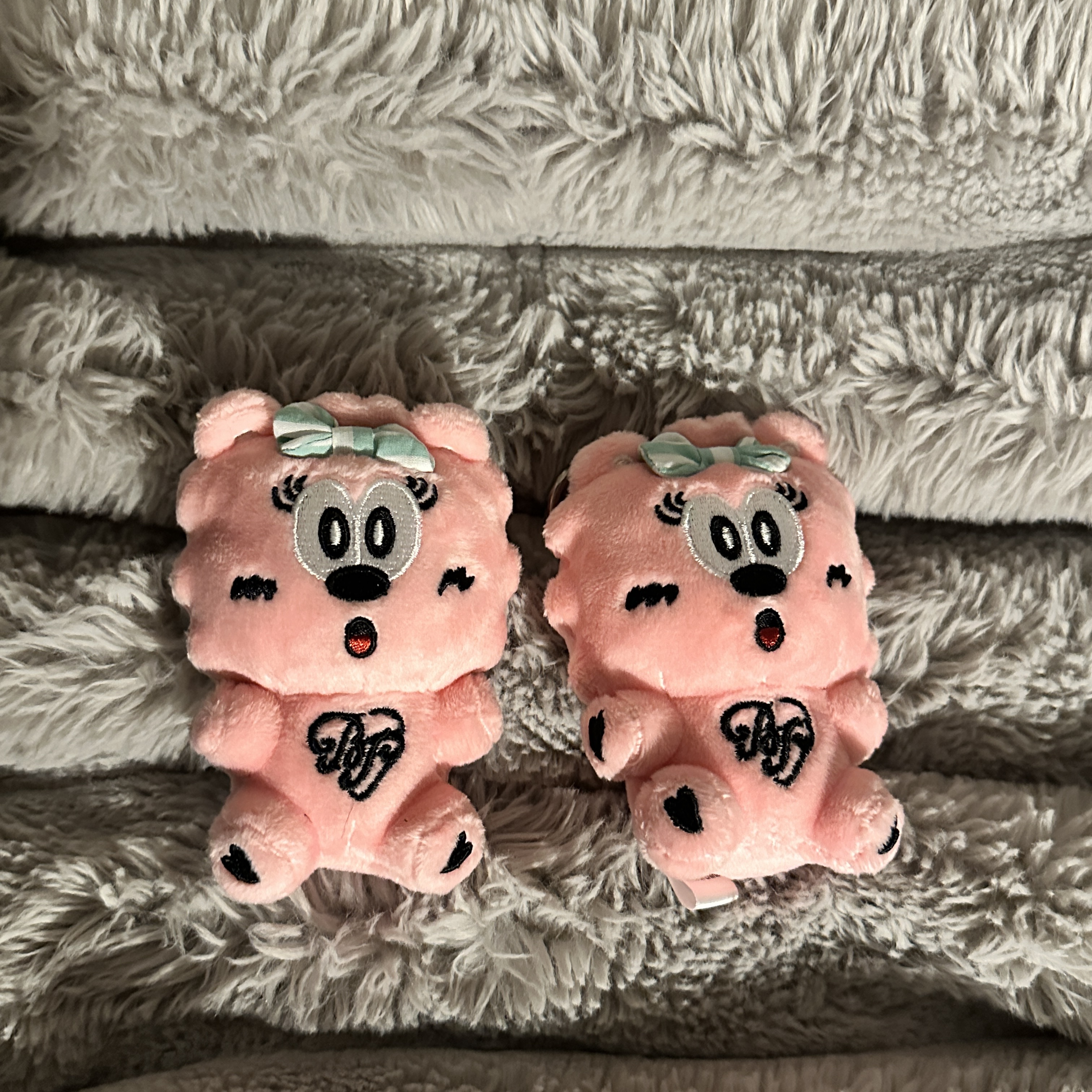Verdy x Blackpink Binky Keychain Pink 착용 스타일
