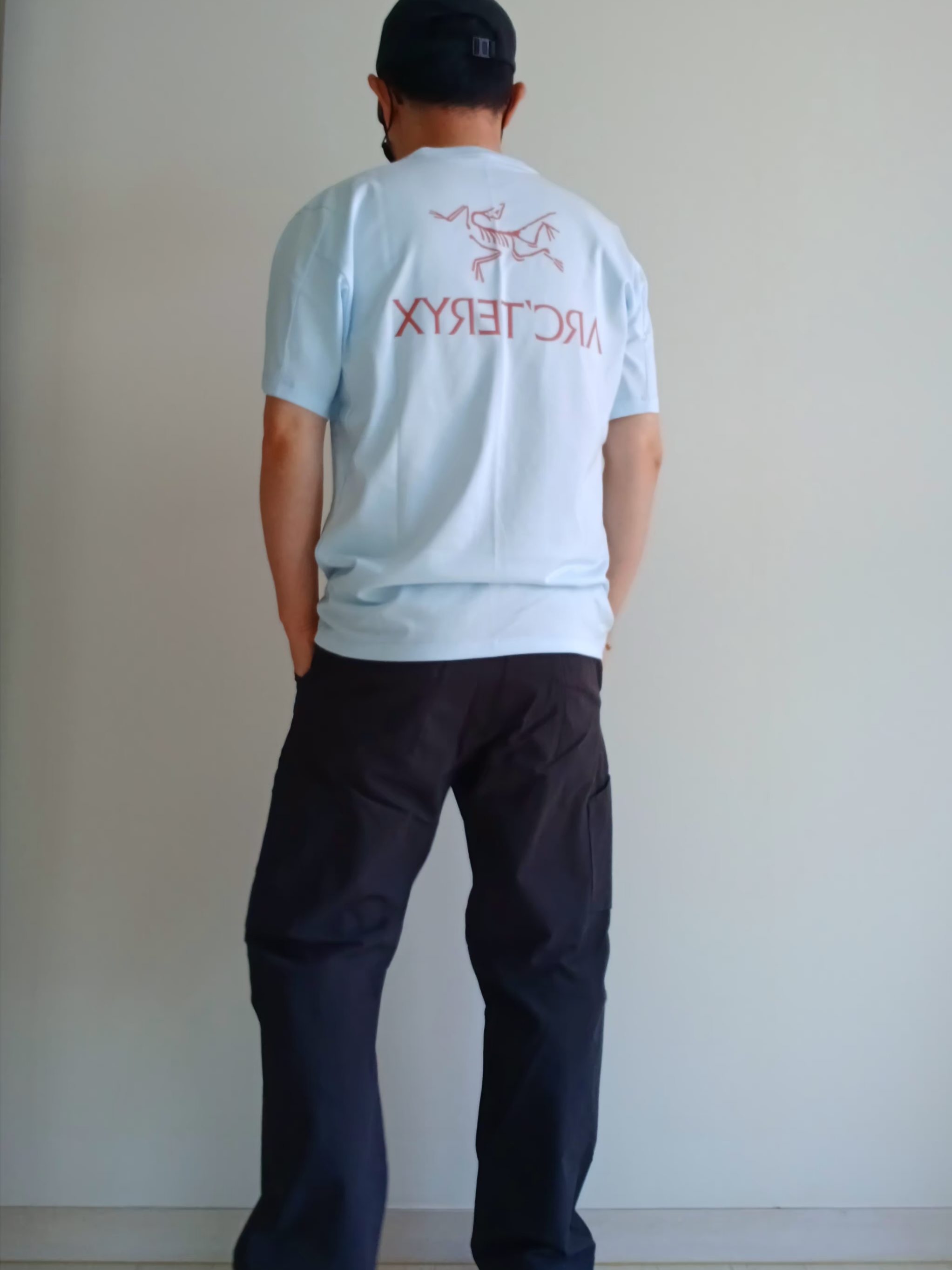 Arc'teryx Small Bird Cap Black, Arc'teryx Kragg SL Cotton Bird Word SS T-Shirt Alpine Blue Stone Red 착용 스타일 - 5