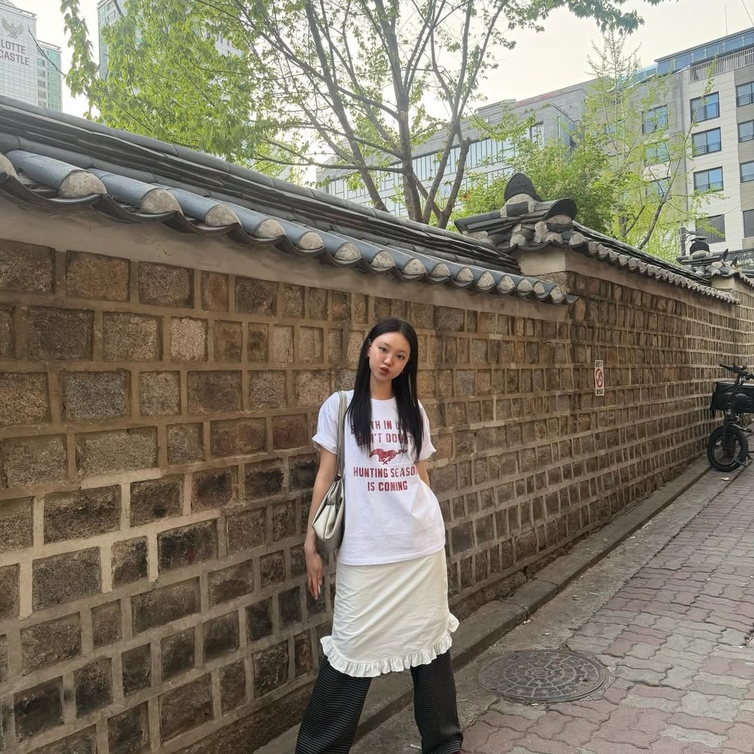 AMOU Vintage Horse Half T-Shirts White 착용 스타일 - 2