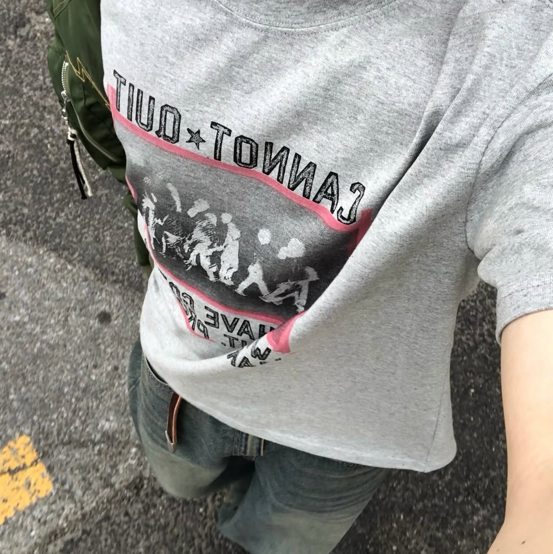 AMOU Marking Box Half T-Shirts Gray 착용 스타일 - 4