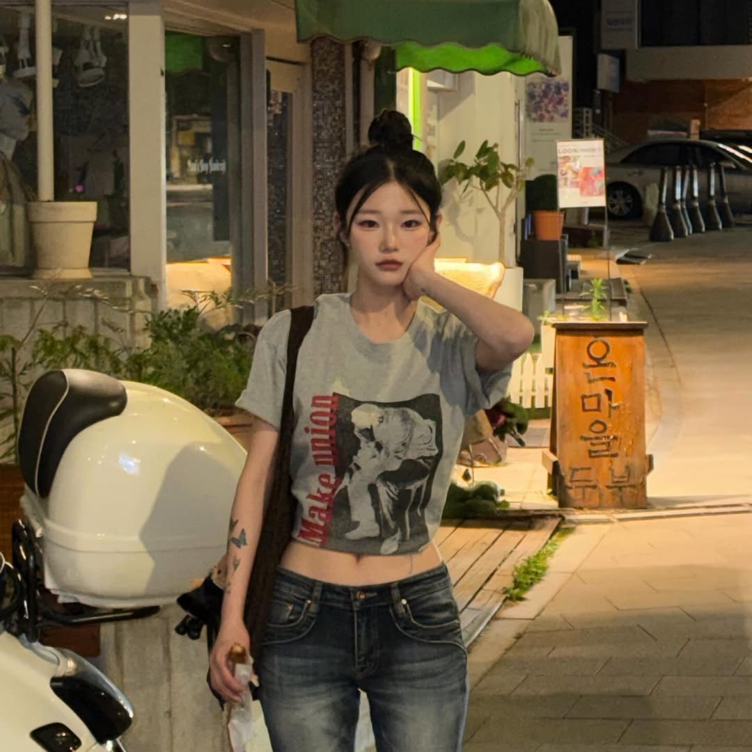 AMOU Trouble Half T-Shirts Gray 착용 스타일 - 5