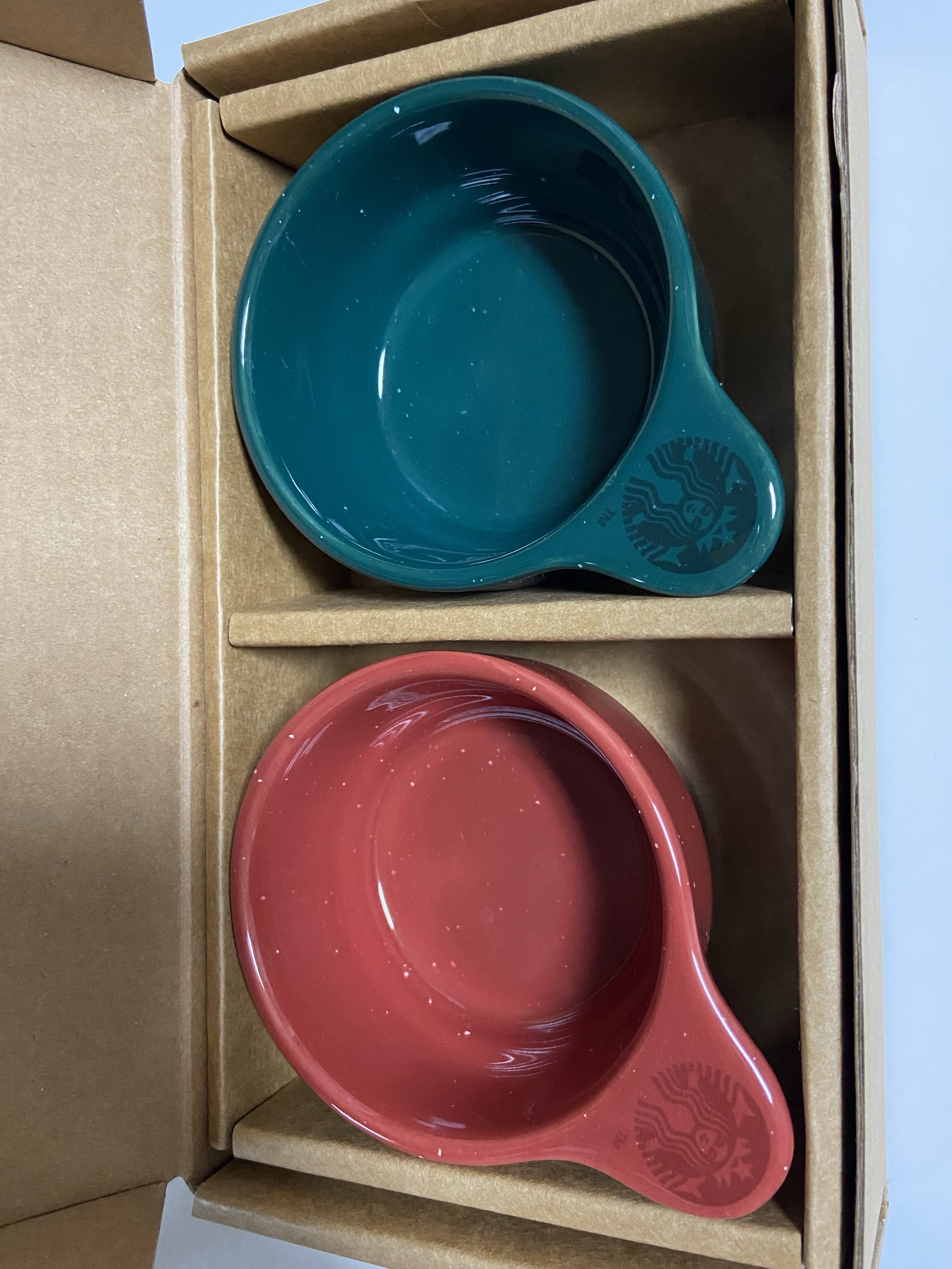 Starbucks Stacka Holiday Sauce Bowl (Set of 2) 착용 스타일