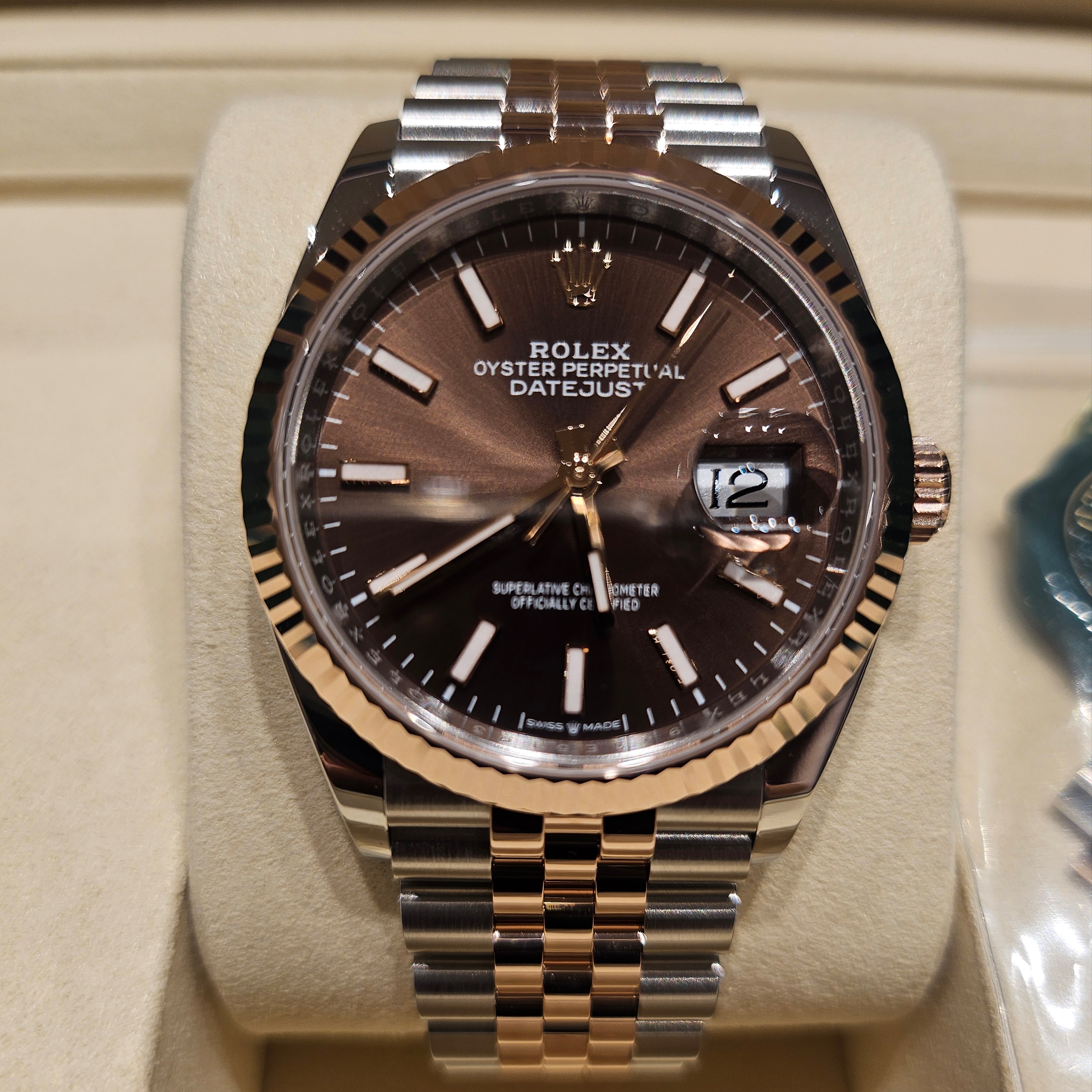 Rolex Datejust 36mm 126231 Chocolate Jubilee, Rolex Datejust 36mm 126231 Bright Black Diamond-Set Jubilee 착용 스타일 - 4