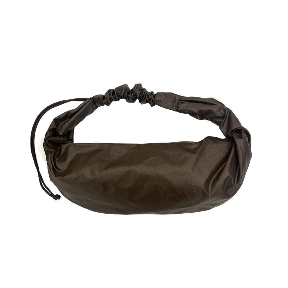 아코크 글로시 스몰 탱글 트위스트백 브라운(ACOC Glossy Small Tangle Twist Bag Brown)