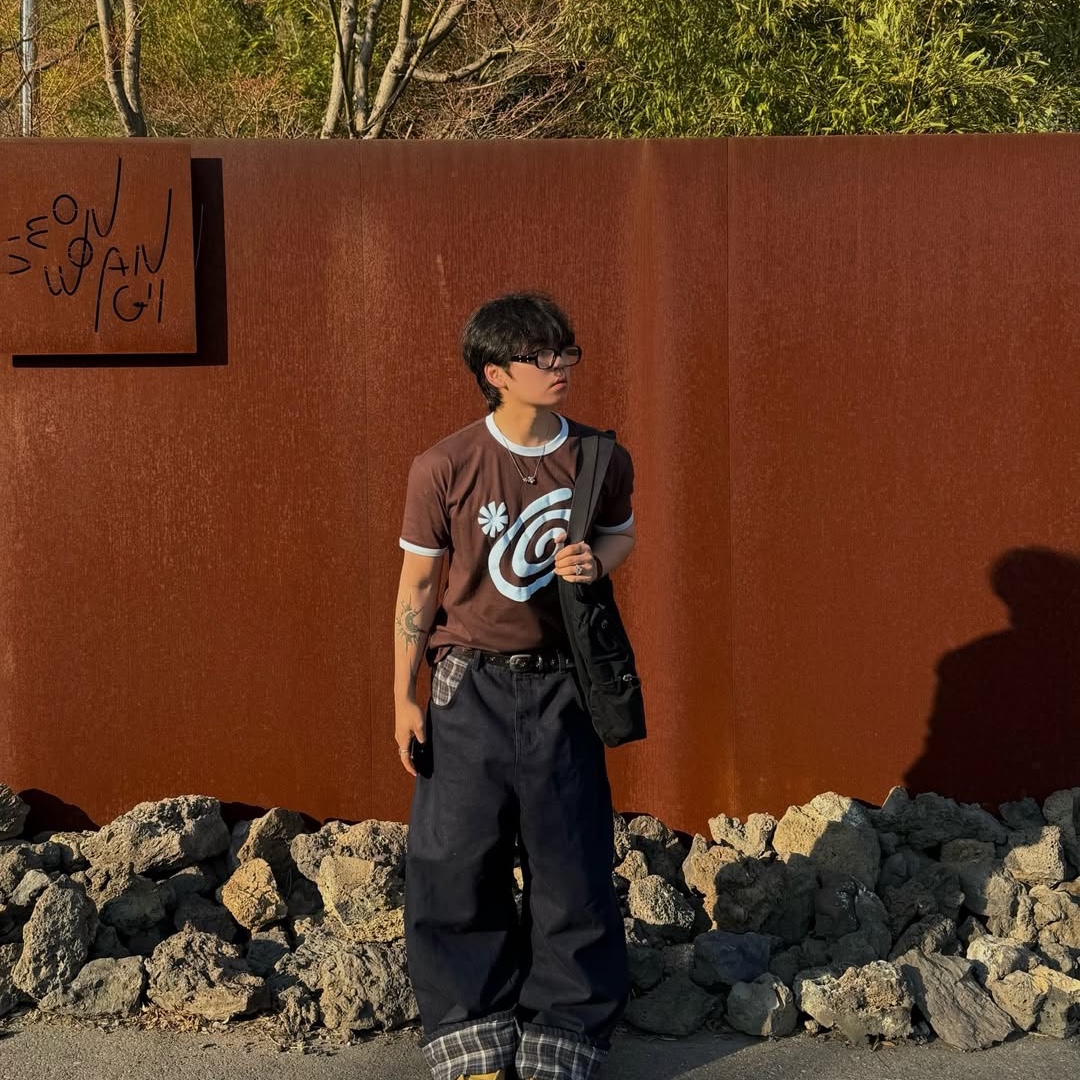 AMOU Molly Ringer T-Shirts Brown 착용 스타일 - 8