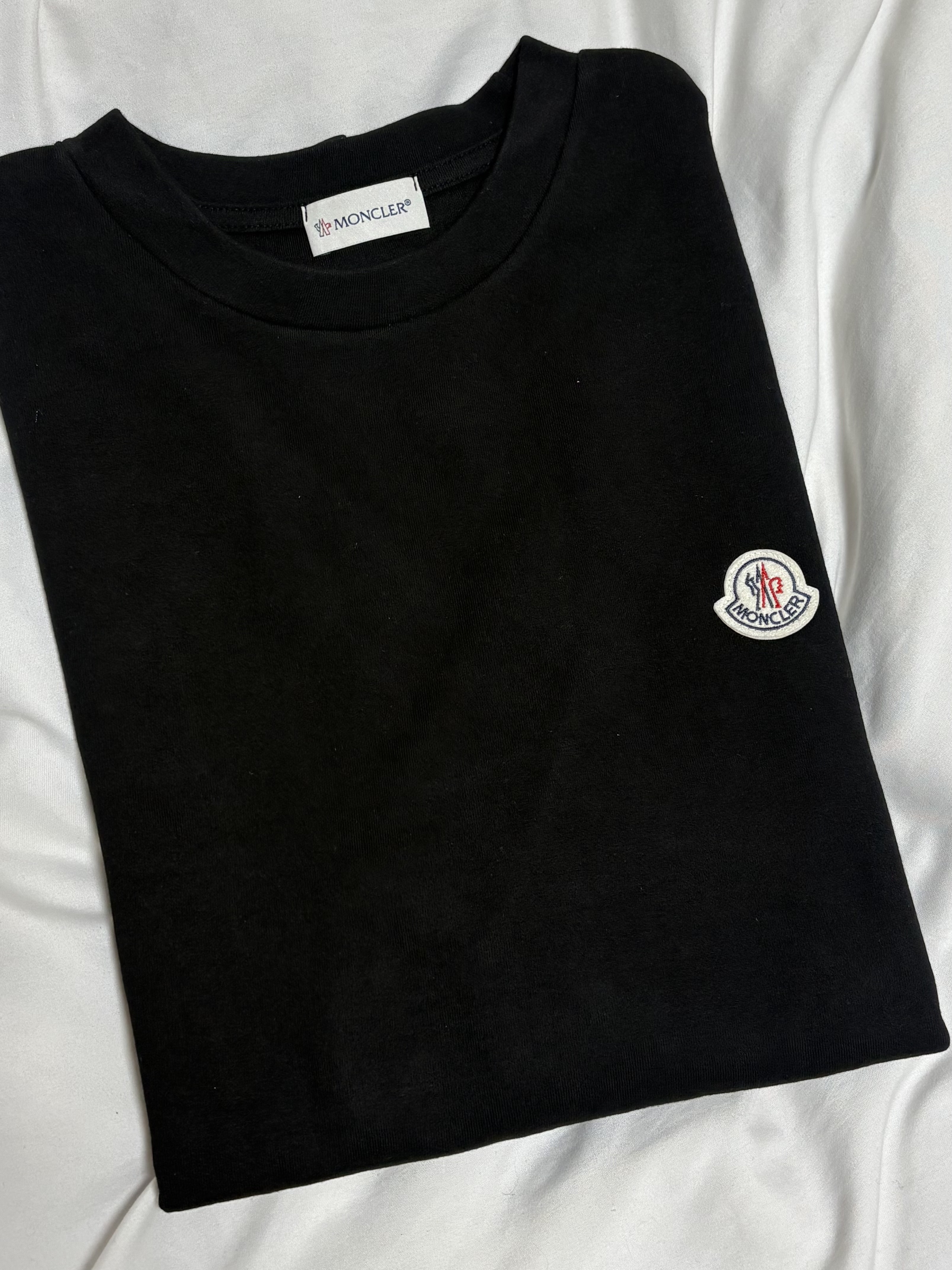 Moncler Logo Patch Cotton Sweatshirt Black - 26SS 착용 스타일