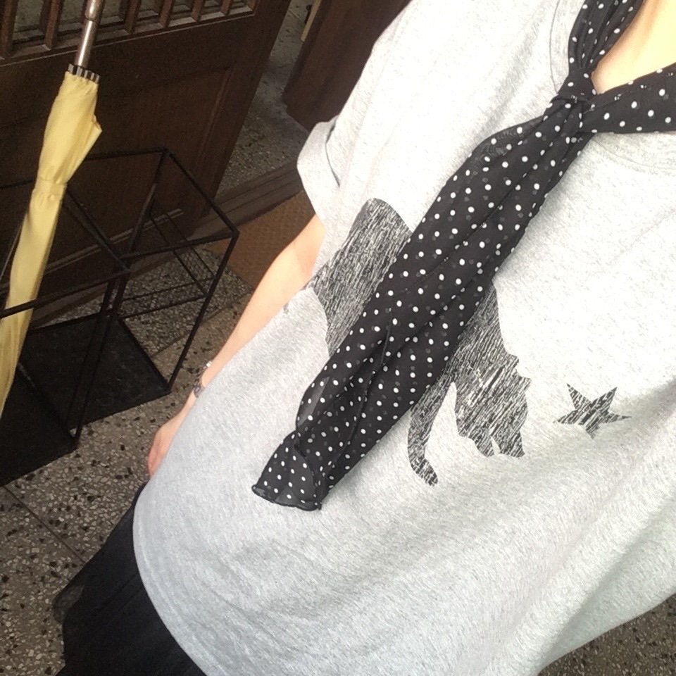 AMOU Cali Bear Half T-Shirts Gray 착용 스타일 - 1
