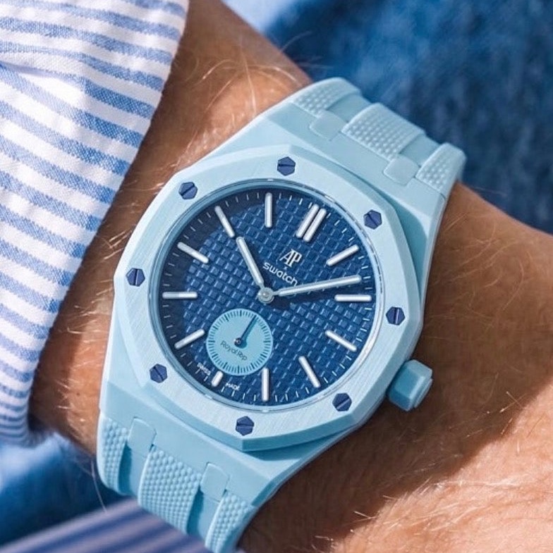 Swatch x Audemars Piguet Bioceramic Royal Pop Ocho Negro 착용 스타일 - 6