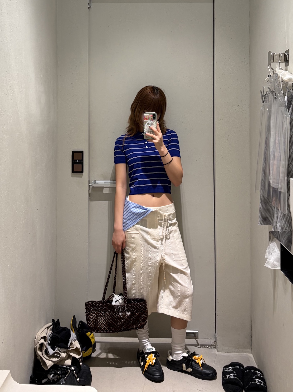 Magliano x Veja Panenka Black - 26SS, Young N Sang Women White Bermuda Shorts White - 26SS 착용 스타일 - 1