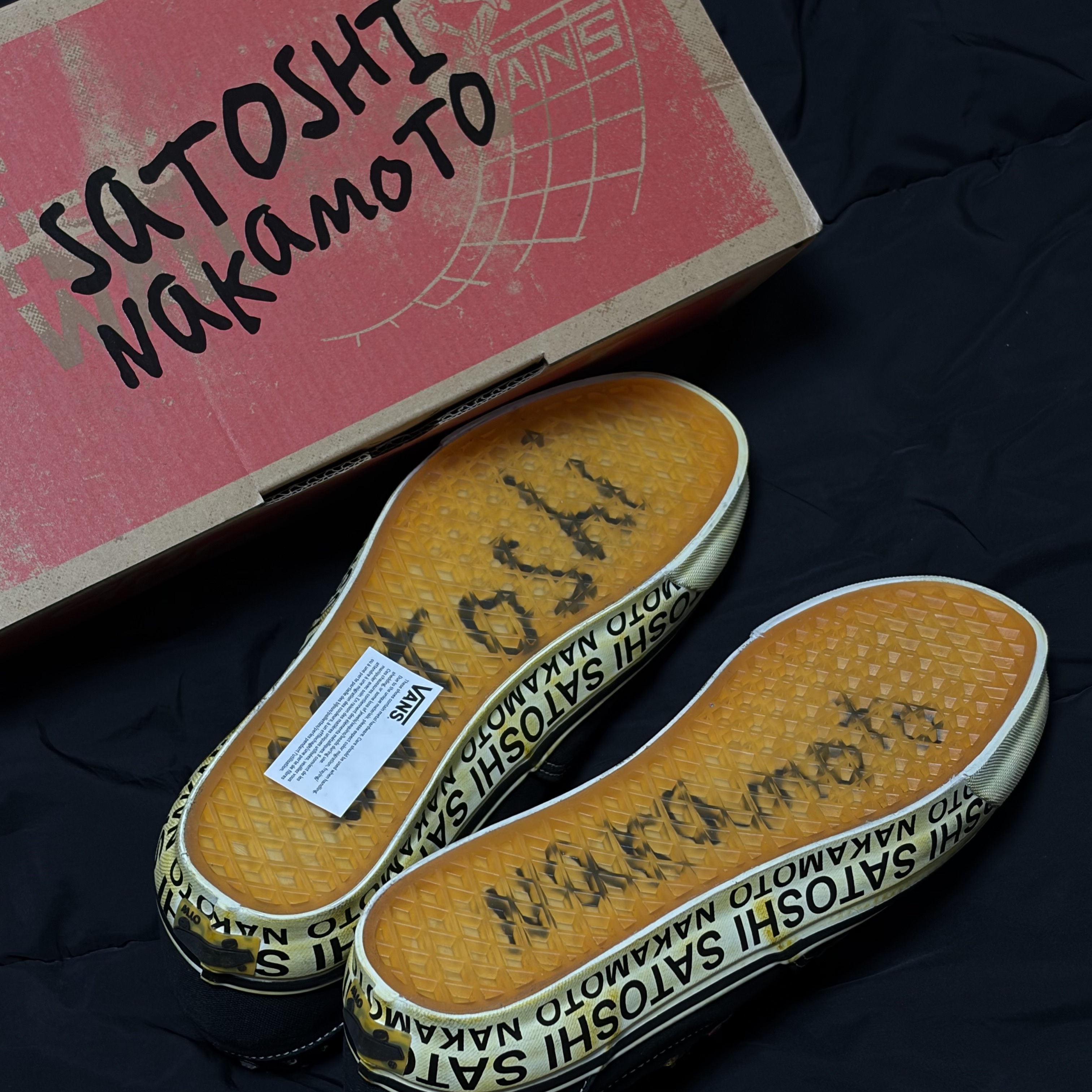 Vans x Satoshi Nakamoto OTW Era 95 Gems Black 착용 스타일 - 4