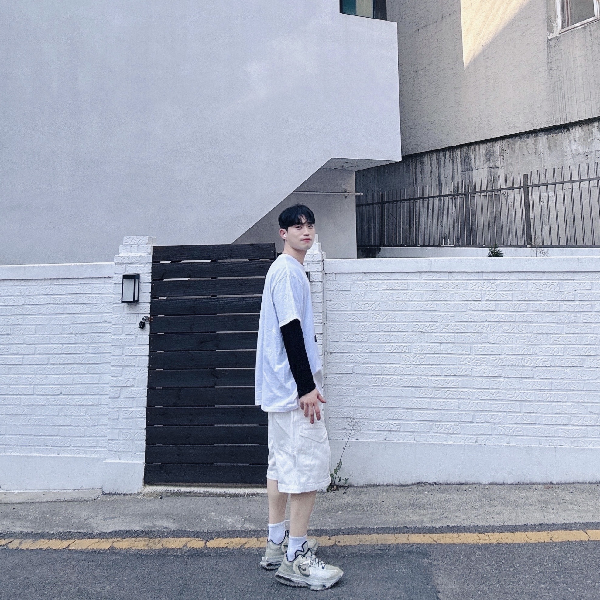 Nike x Matthew M Williams Zoom 004 Stone, Supreme Tyler The Creator T-Shirt White - 24FW 착용 스타일 - 1