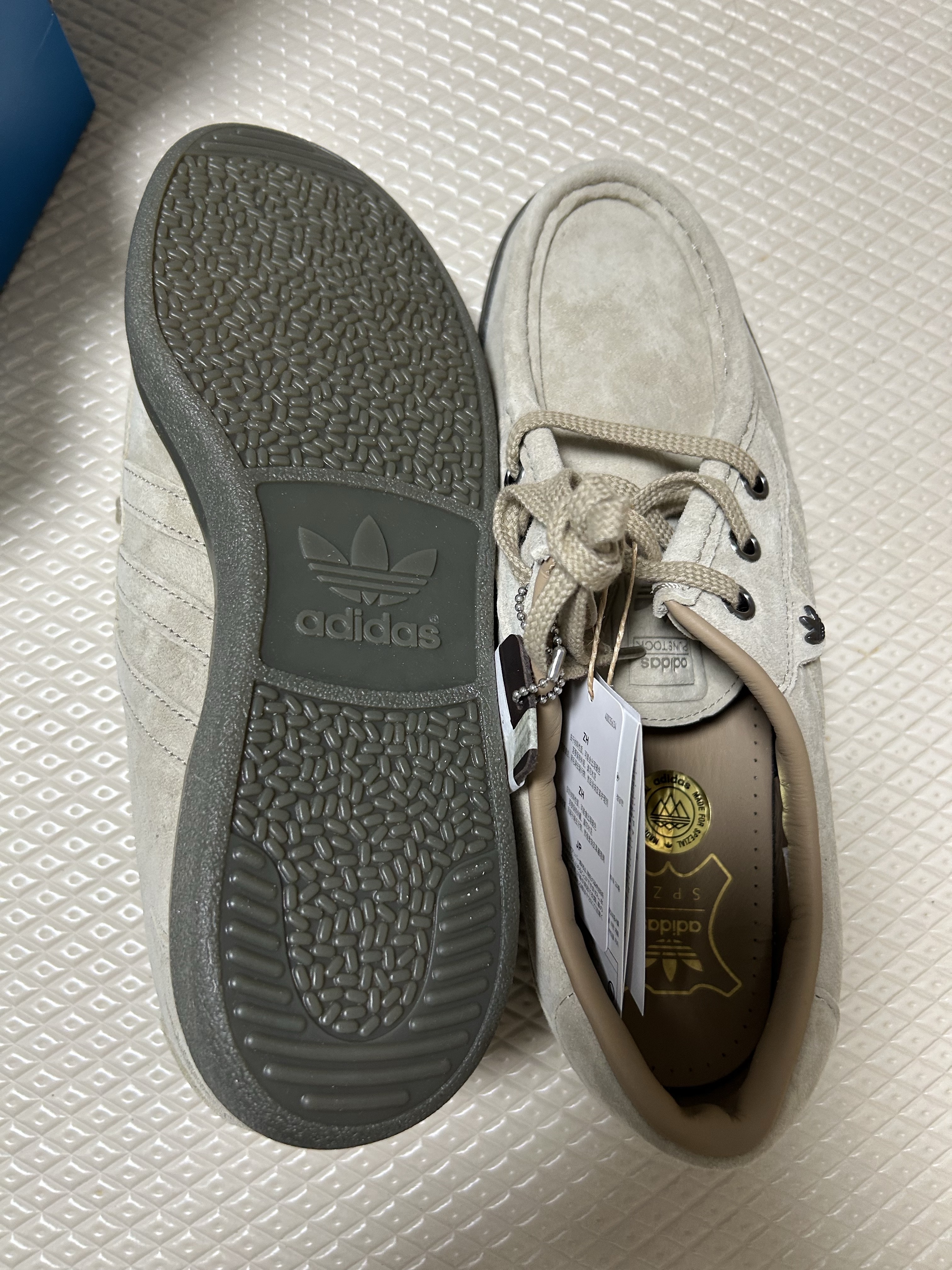 Adidas Punstock Spezial Blanch Cargo Cardboard 착용 스타일