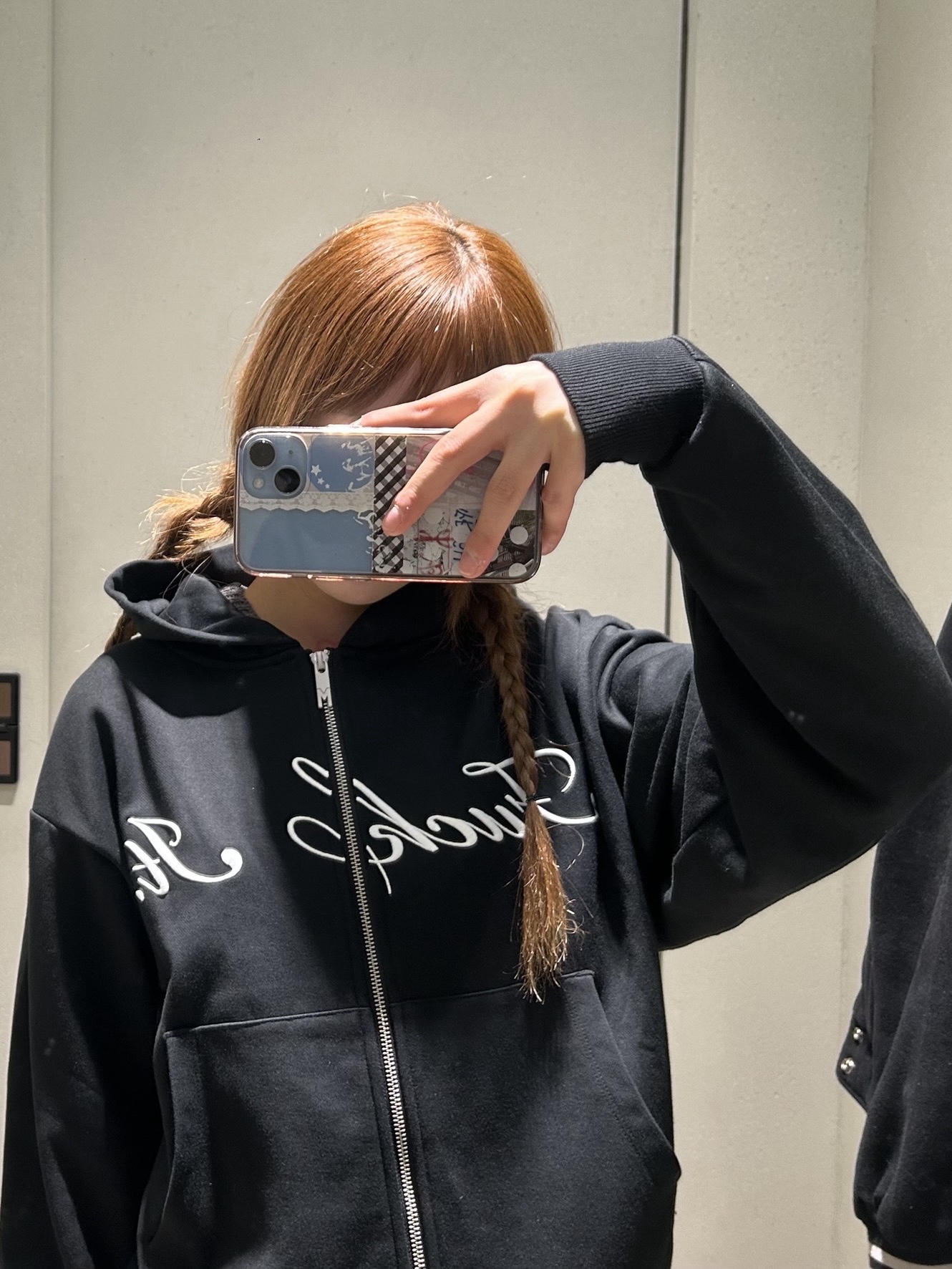 Markgong Women Fuck It Zip Hoodie Black - 26SS, Shushu/Tong Women Bow Ring Handle Bag Dark Brown - 26SS 착용 스타일 - 2