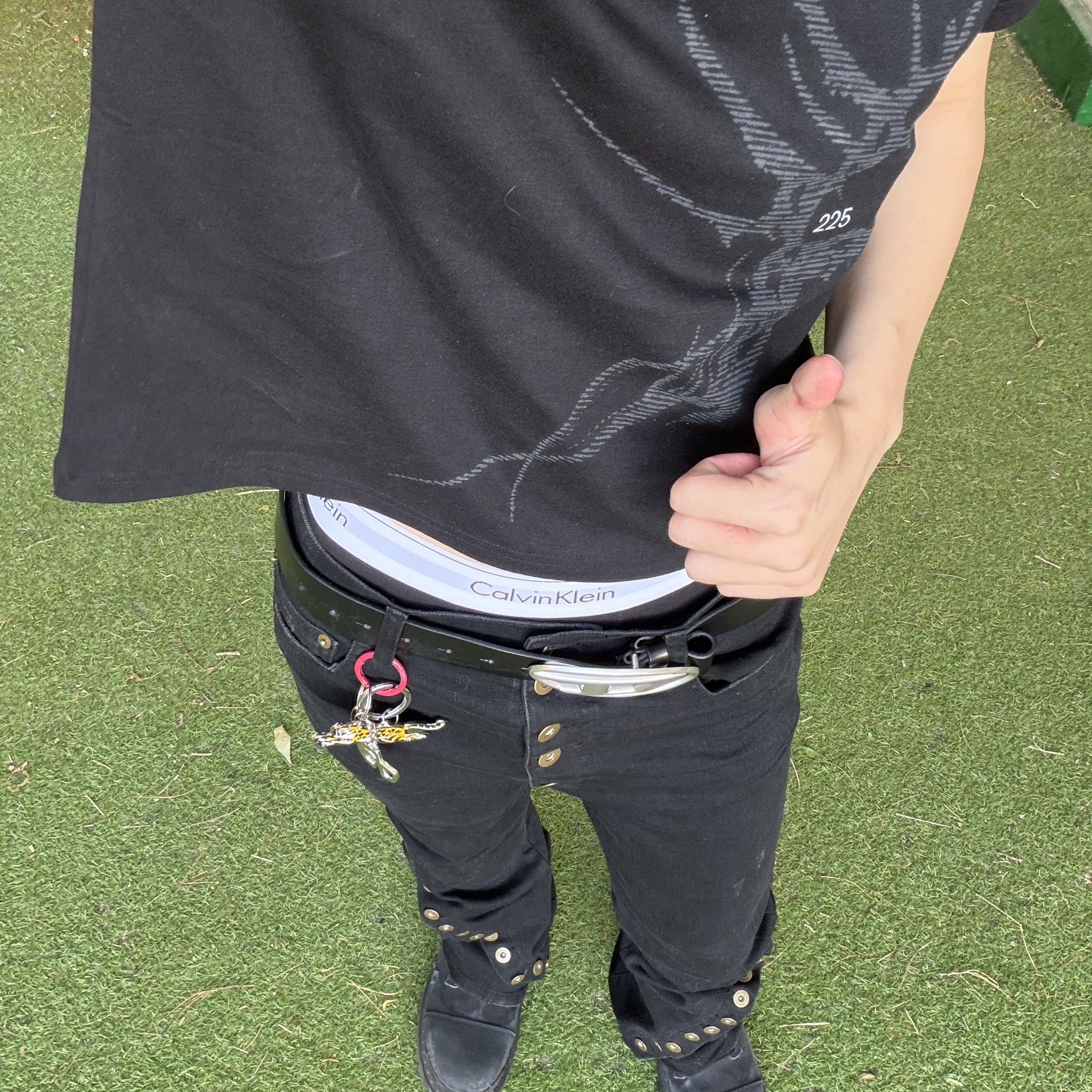 Undermycar Cowboy Spur Flare Jeans Black 착용 스타일 - 2