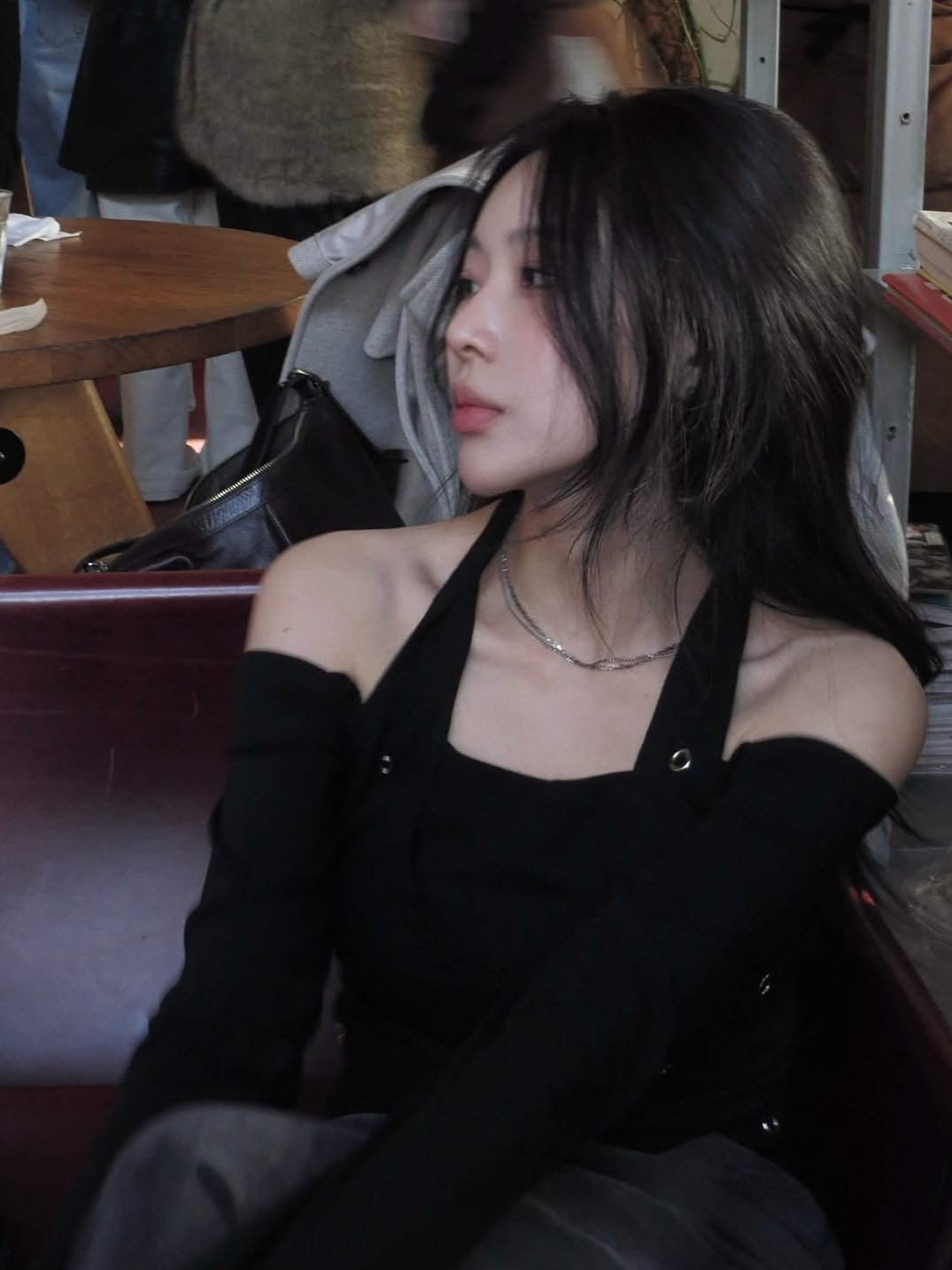 VOONT Eyelet Halter Long Sleeve (BLACK) 착용 스타일 - 6