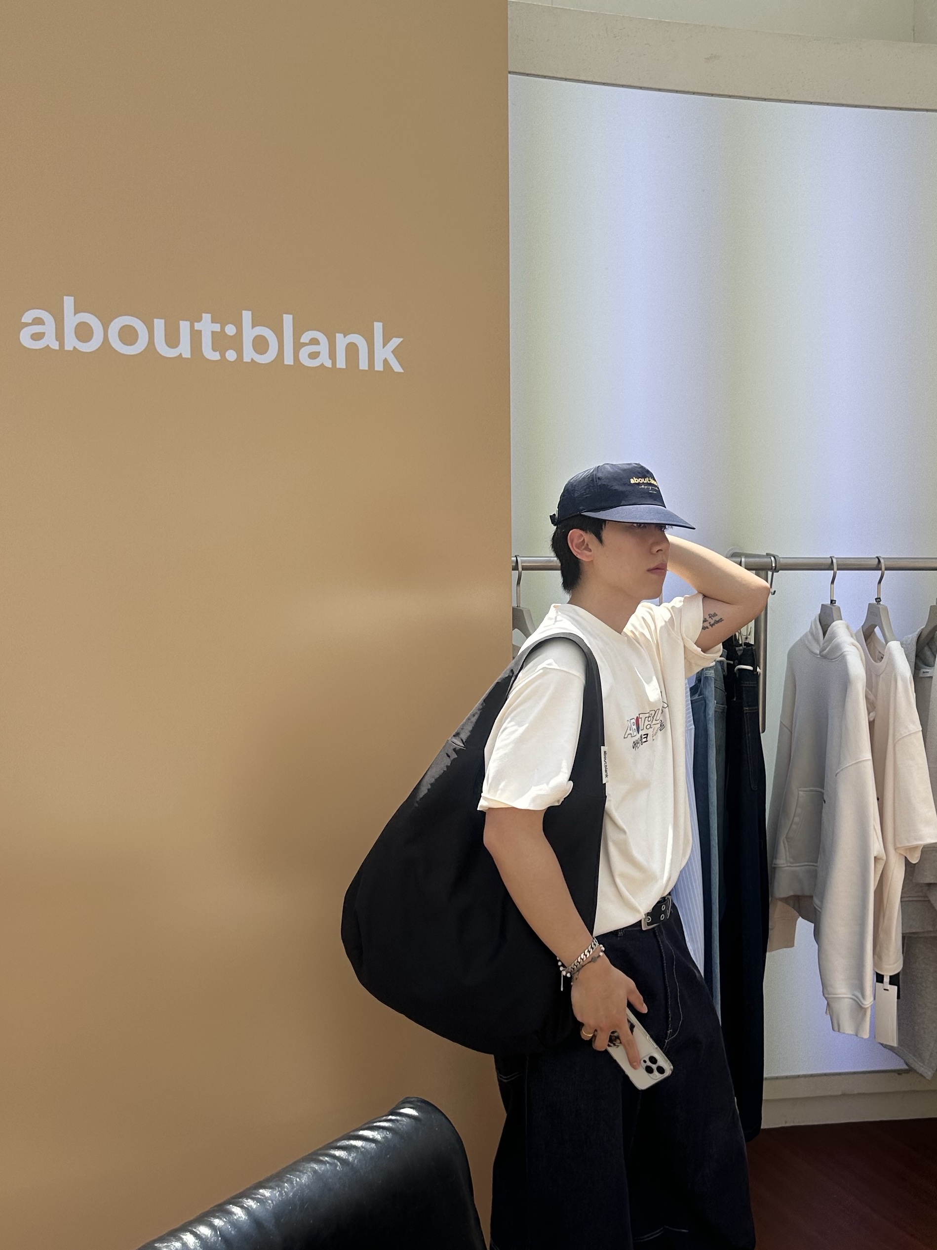 [KREAM 단독] About:Blank Tote Bag Black - 26FW, [KREAM 단독] About:Blank Box Cap Navy Yellow - 26SS 착용 스타일 - 6