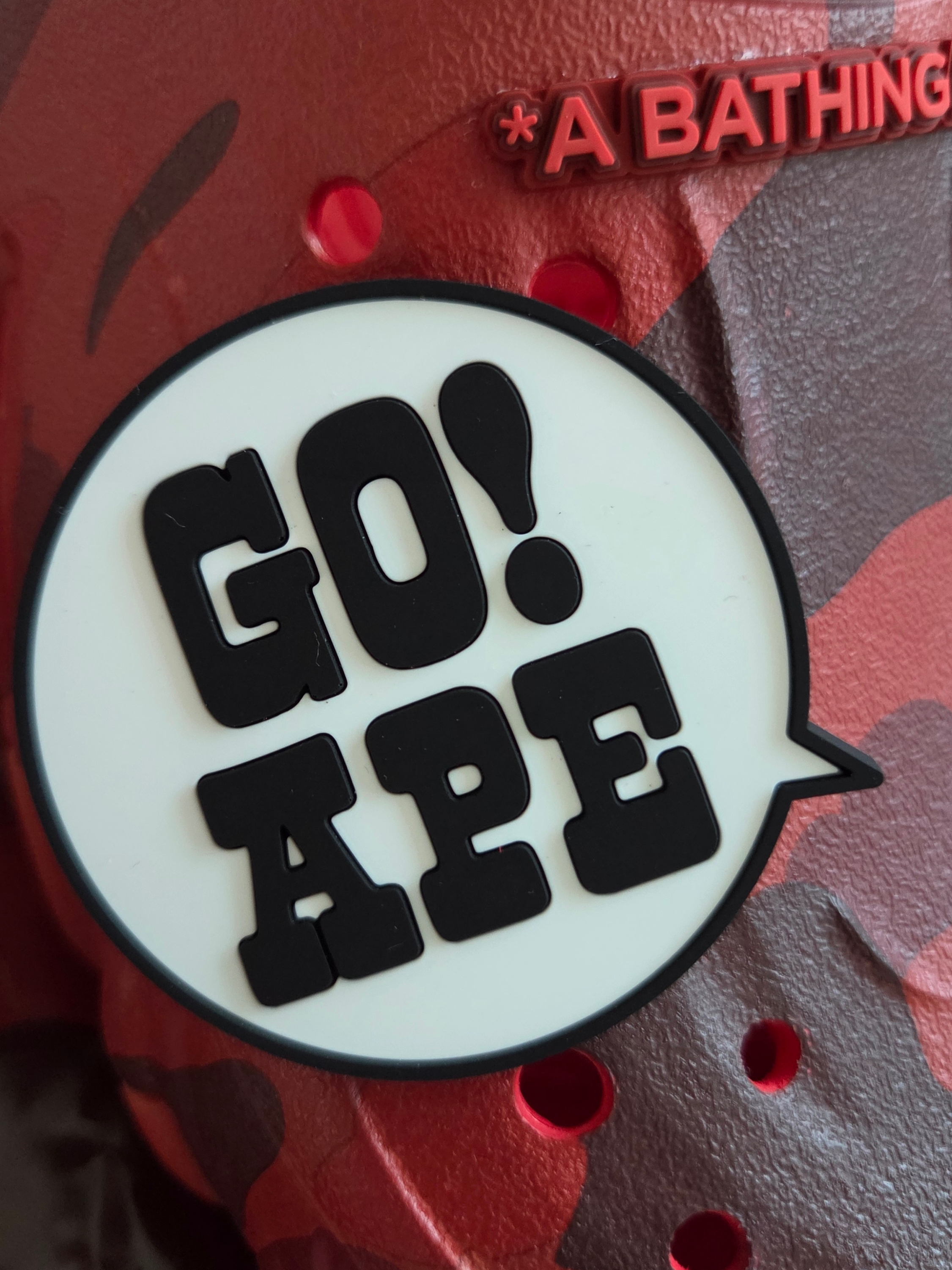 Crocs x BAPE Echo RO Clog Red 착용 스타일 - 9