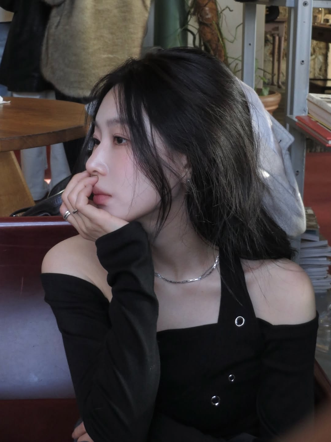 VOONT Eyelet Halter Long Sleeve (BLACK) 착용 스타일 - 7