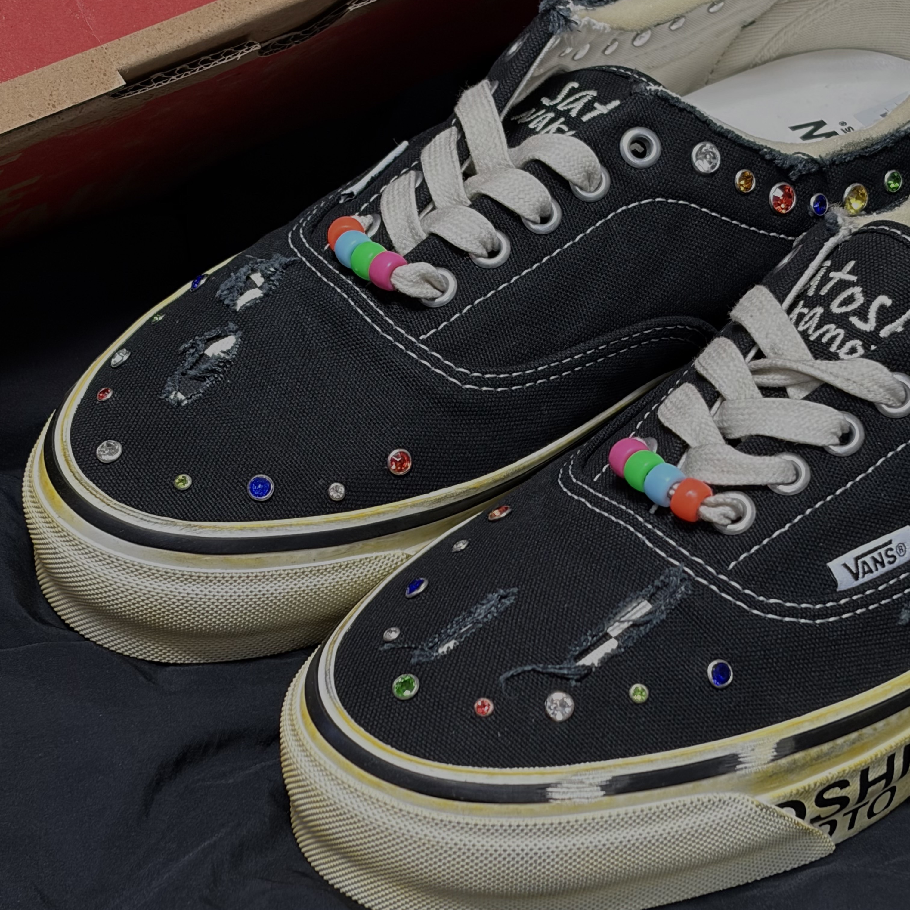 Vans x Satoshi Nakamoto OTW Era 95 Gems Black 착용 스타일 - 2