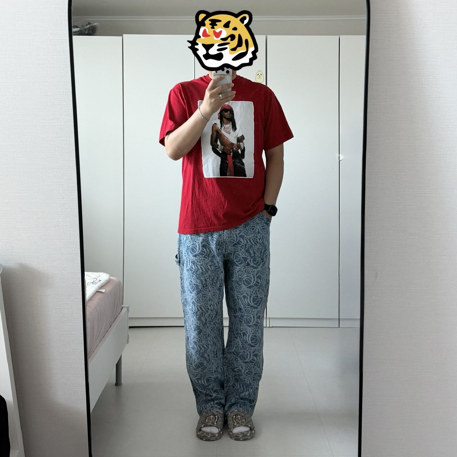 Supreme Playboi Carti T-Shirt Red - 25FW, Supreme Script Jacquard Double Knee Denim Painter Pants Washed Blue - 22FW 착용 스타일 - 2